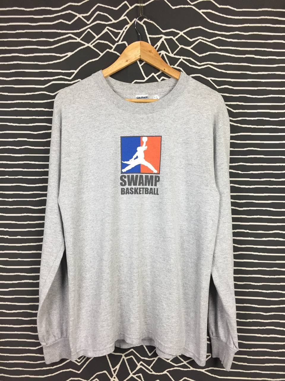 Gildan × Vintage Vtg Y2K The Swamp Restaurant Gainesville Basketball Team Tee Size US M / EU 48-50 / 2 - 2 Thumbnail