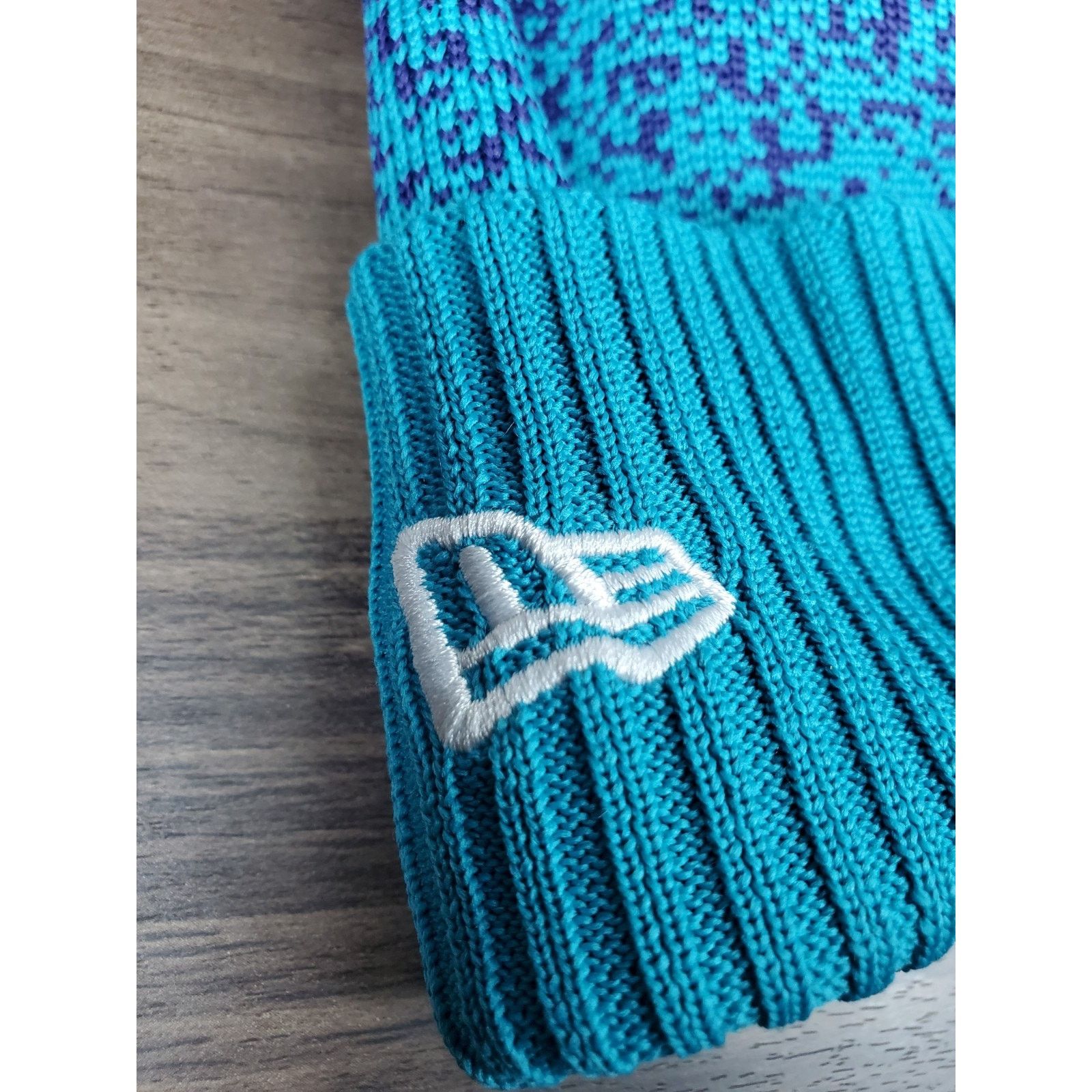 NBA × New Era Charlotte Hornets Winter Beanie Pom Hat Knit Cap NBA Teal Size ONE SIZE - 4 Thumbnail