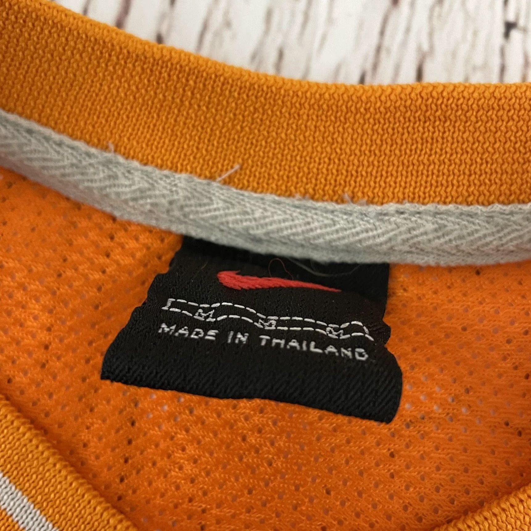 Nike Nike Essence Check Short Sleeve Athletic T Shirt Gold Medium Mens Vintage Size US M / EU 48-50 / 2 - 2 Thumbnail