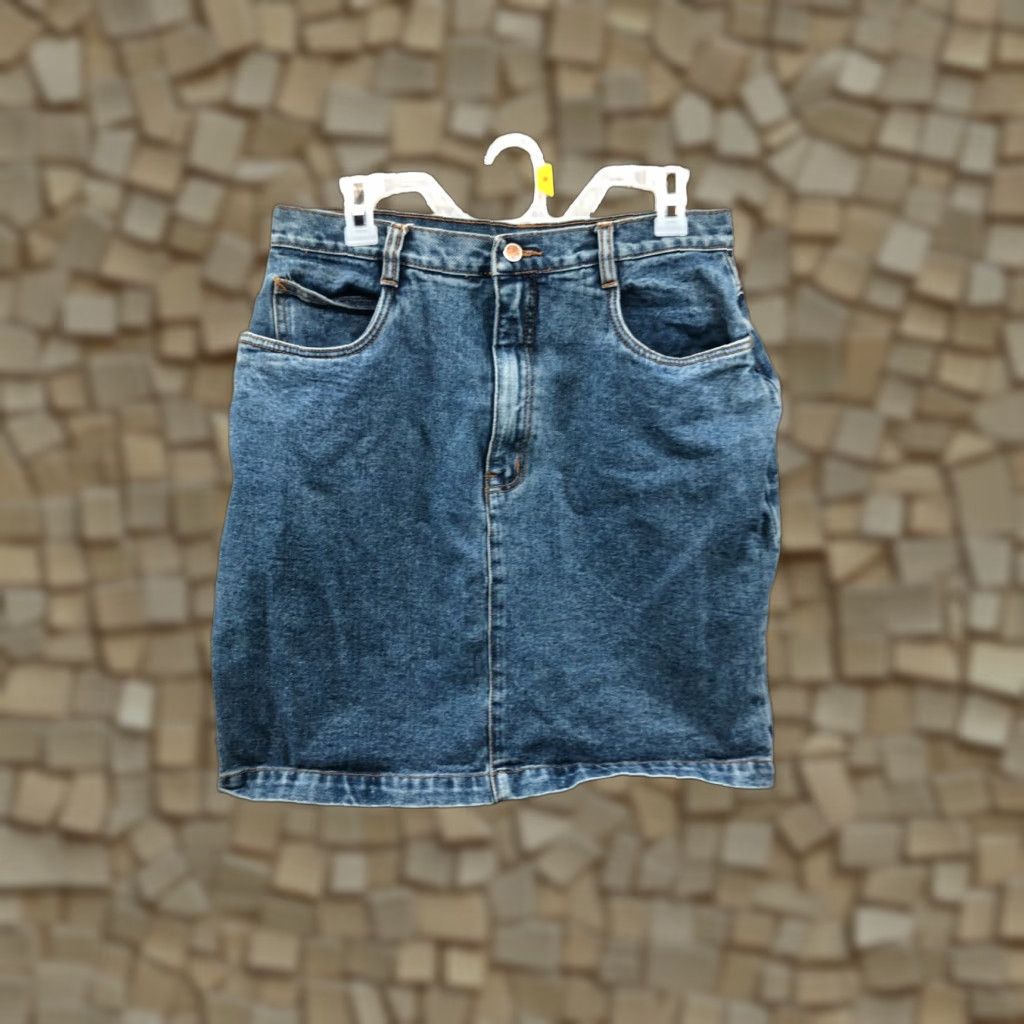 Bill Blass VINTAGE Bill Blass Denim Skirt Knee Length Blue Cotton 14 Women A-Line Button Zip Casual Modern Classic Skirt Womens Size 36" / US 14 / IT 50 - 1 Thumbnail