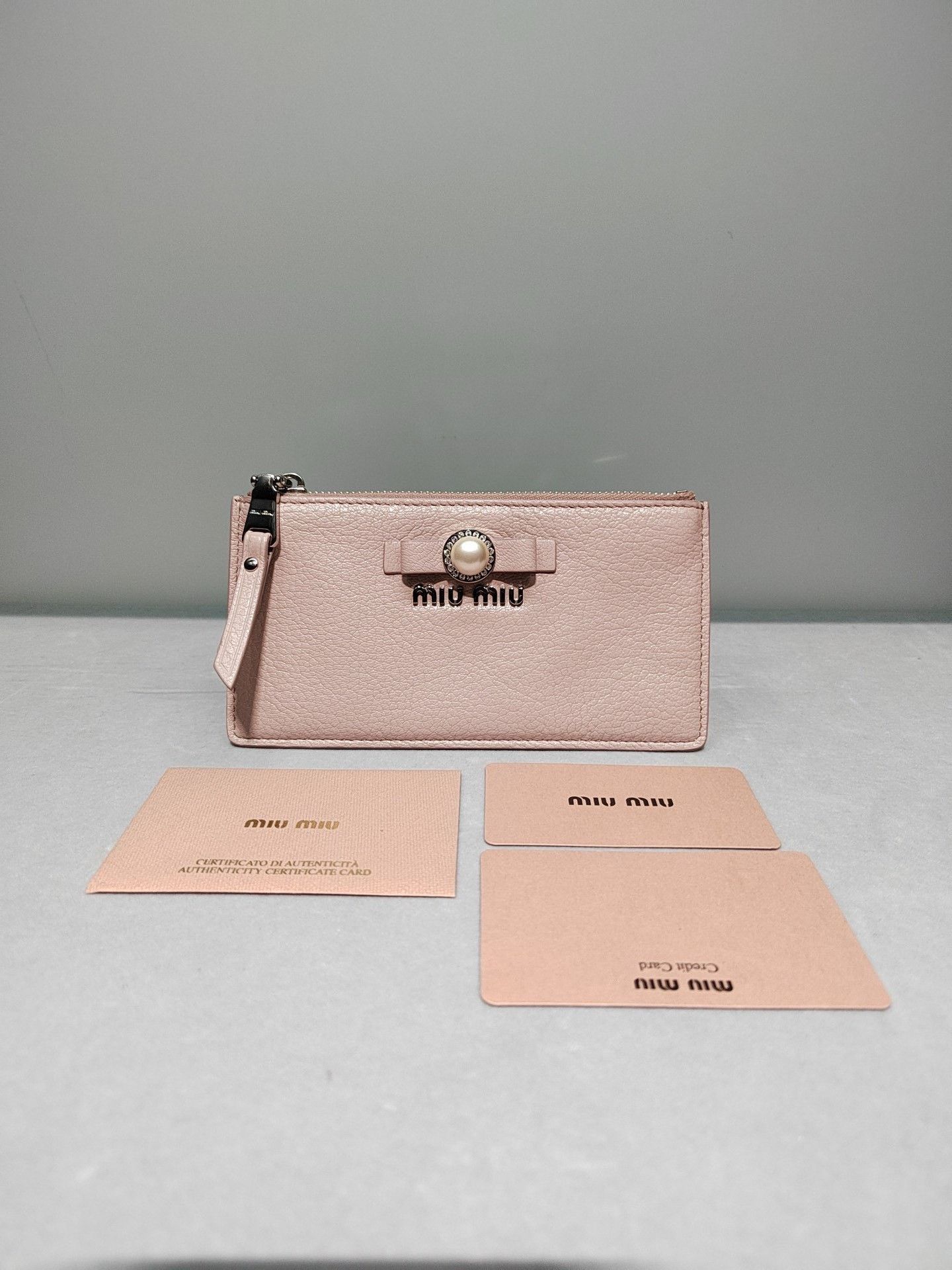 Miu Miu Miu Miu Pink Sheepskin Pearl Bow Coin Purse Size ONE SIZE - 1 Thumbnail