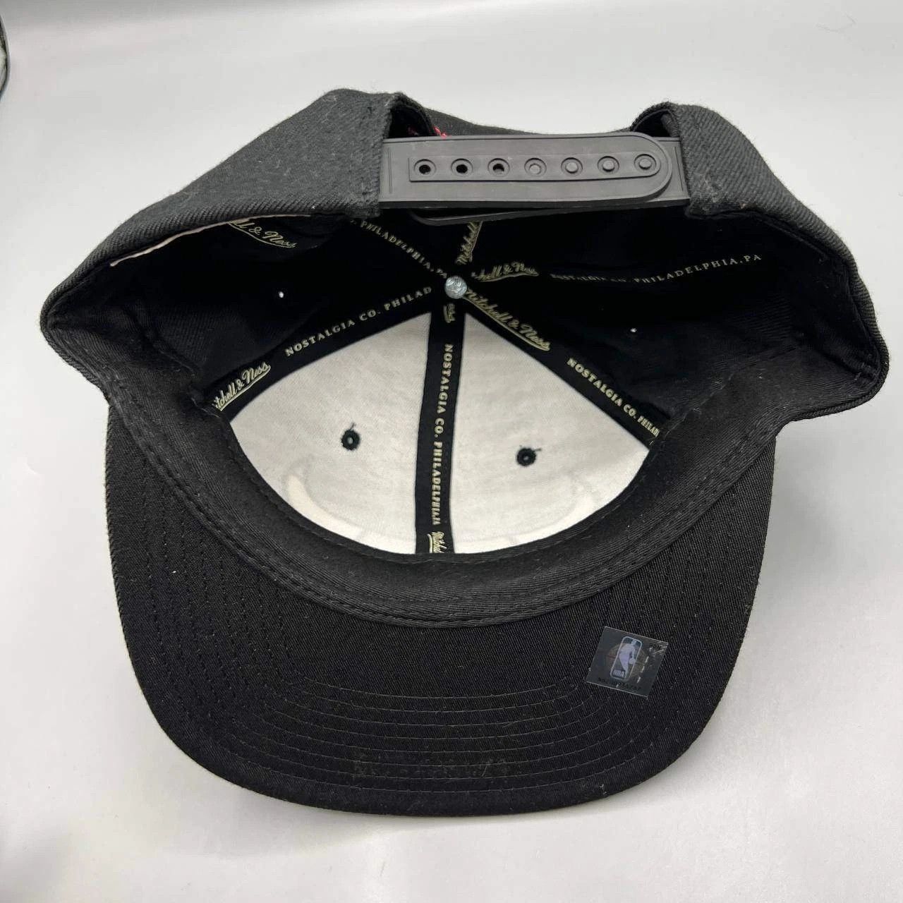 Mitchell & Ness Chicago Bulls Hat Men Black Embroidered Snap Back Cap Size ONE SIZE - 2 Thumbnail