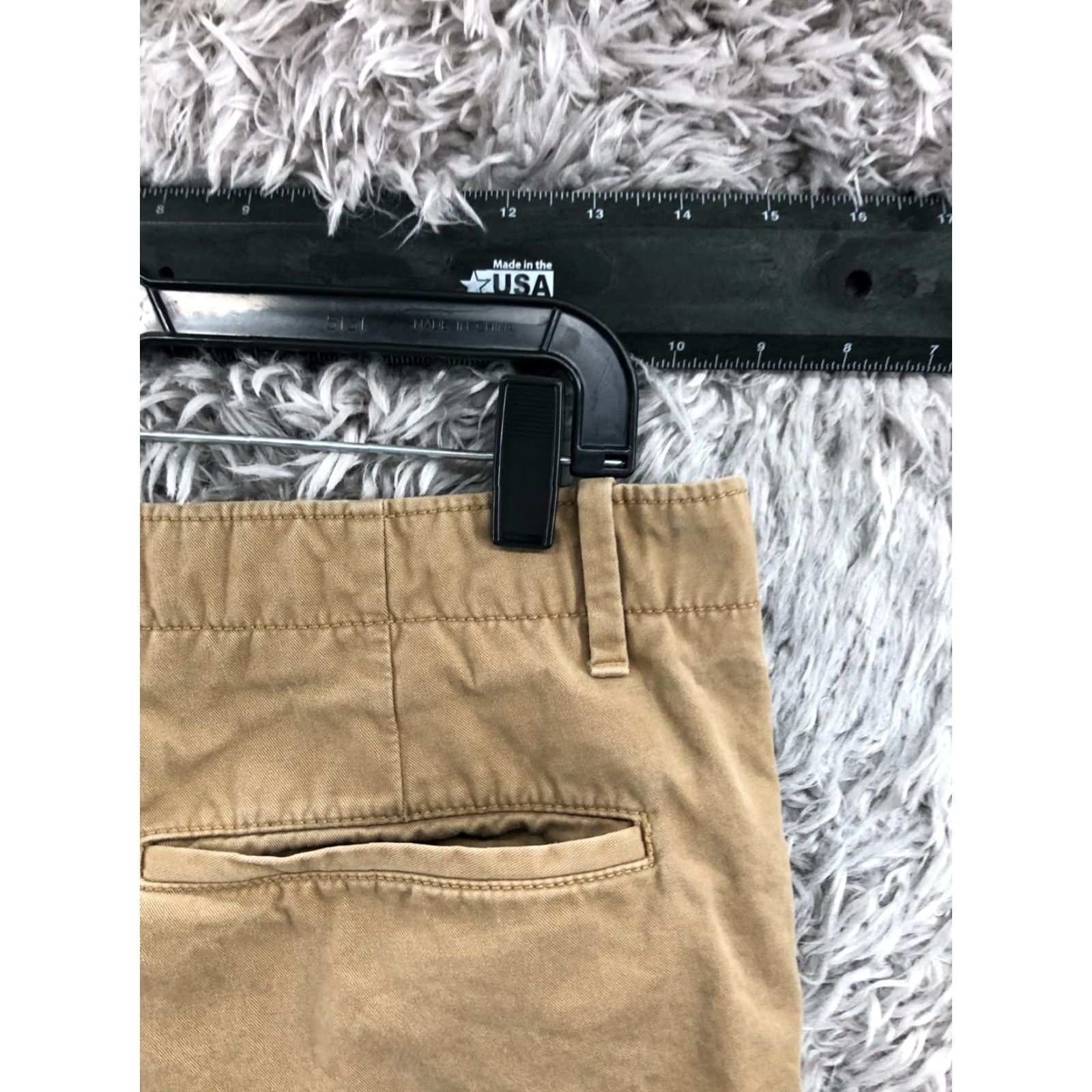 Gap Gap Lived-In Shorts Mens Size 34 Mid Rise Medium Wash Beige Bermuda, 5-Pocket, Belt Loops, Cotton Blend, Regular Fit, Casual, Gap, Men Size US 34 / EU 50 - 5 Thumbnail