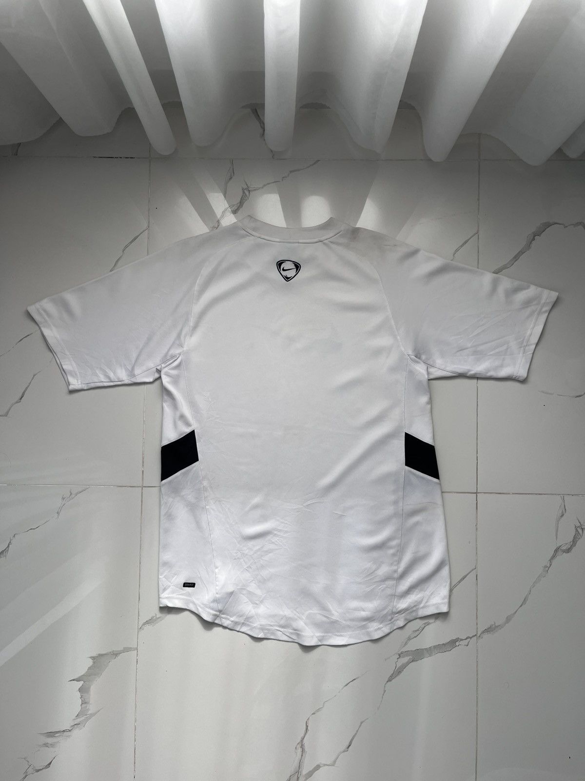 Nike 90’s NIKE TEAM BIG CENTRAL SWOOSH LOGO Y2K RETRO TEE RARE Size US M / EU 48-50 / 2 - 2 Thumbnail