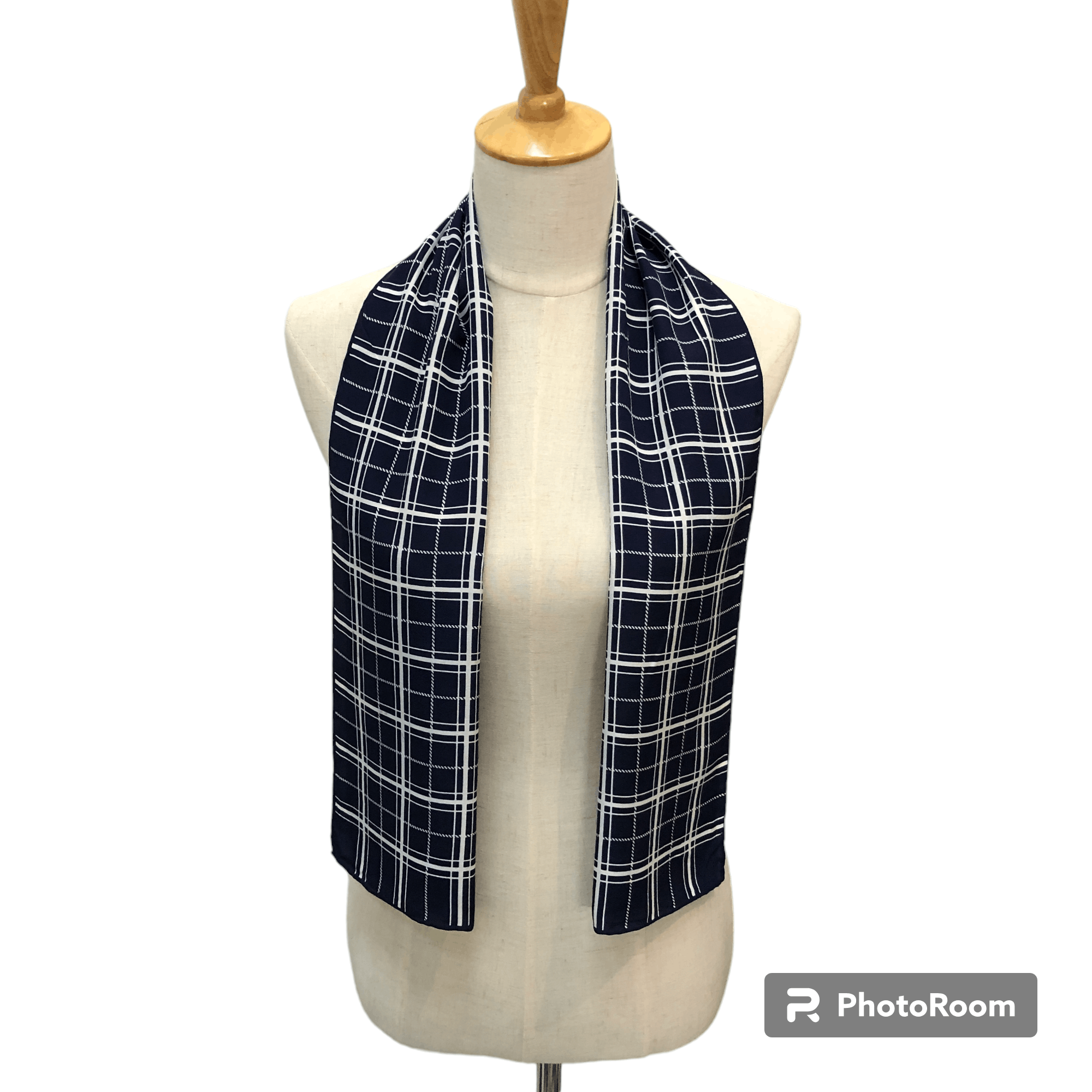 Japanese Brand Checkered Luxury Silk Stole Silk Scarf M1384 Size ONE SIZE - 1 Thumbnail