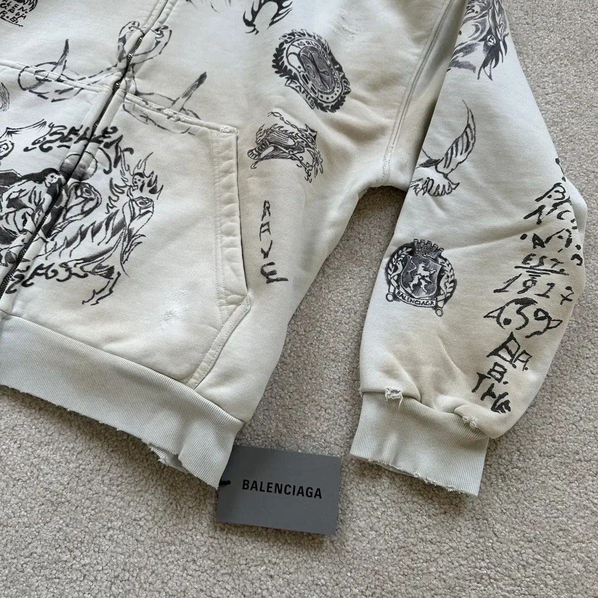 Balenciaga Balenciaga Tatoo Hoodie ZIPUP Size US M / EU 48-50 / 2 - 9 Thumbnail