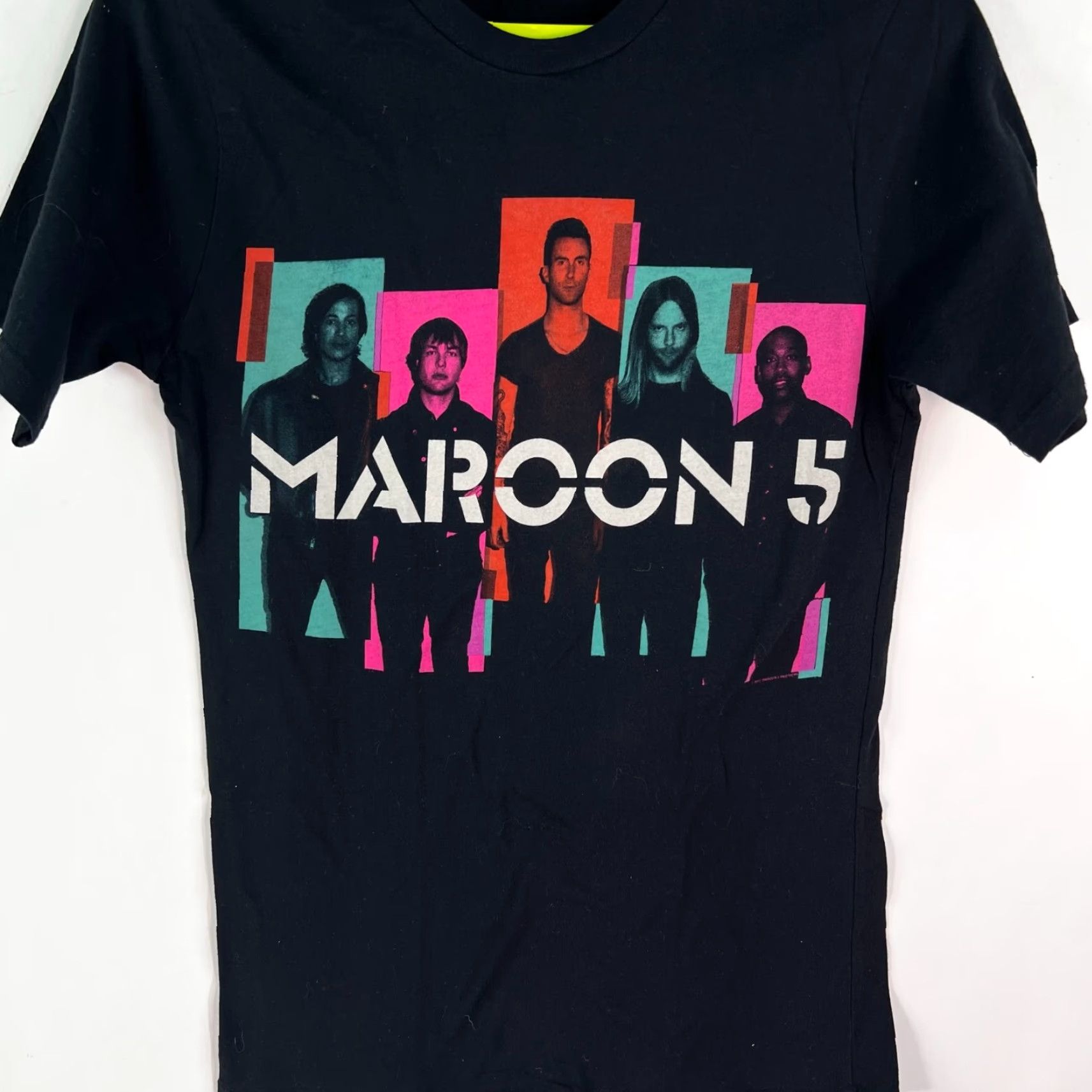 Vintage VINTAGE Maroon 5 Men's 2013 Tour USA Royal Tag Graphic Print Black T-Shirt Size S Size US S / EU 44-46 / 1 - 2 Thumbnail