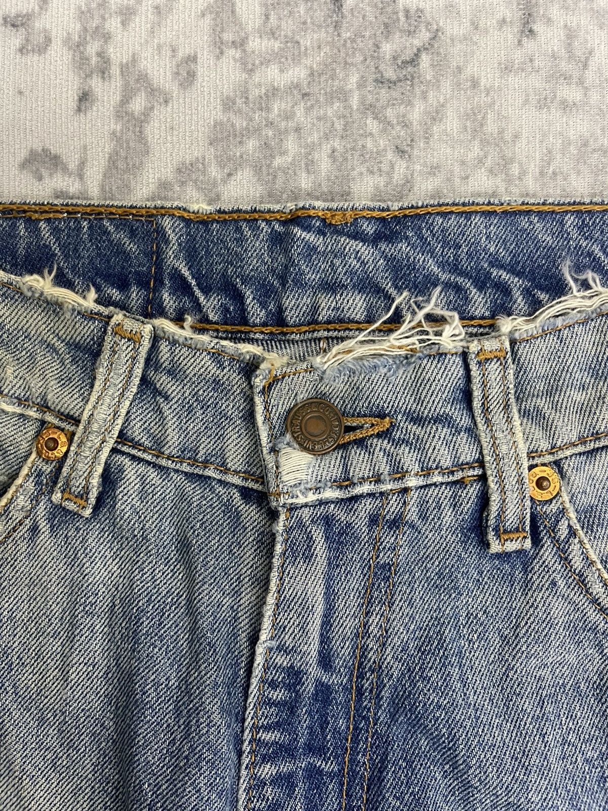 Levi's Vintage 90s Levi’s 613 Orange Tab Distressed Denim Size US 29 - 8 Thumbnail