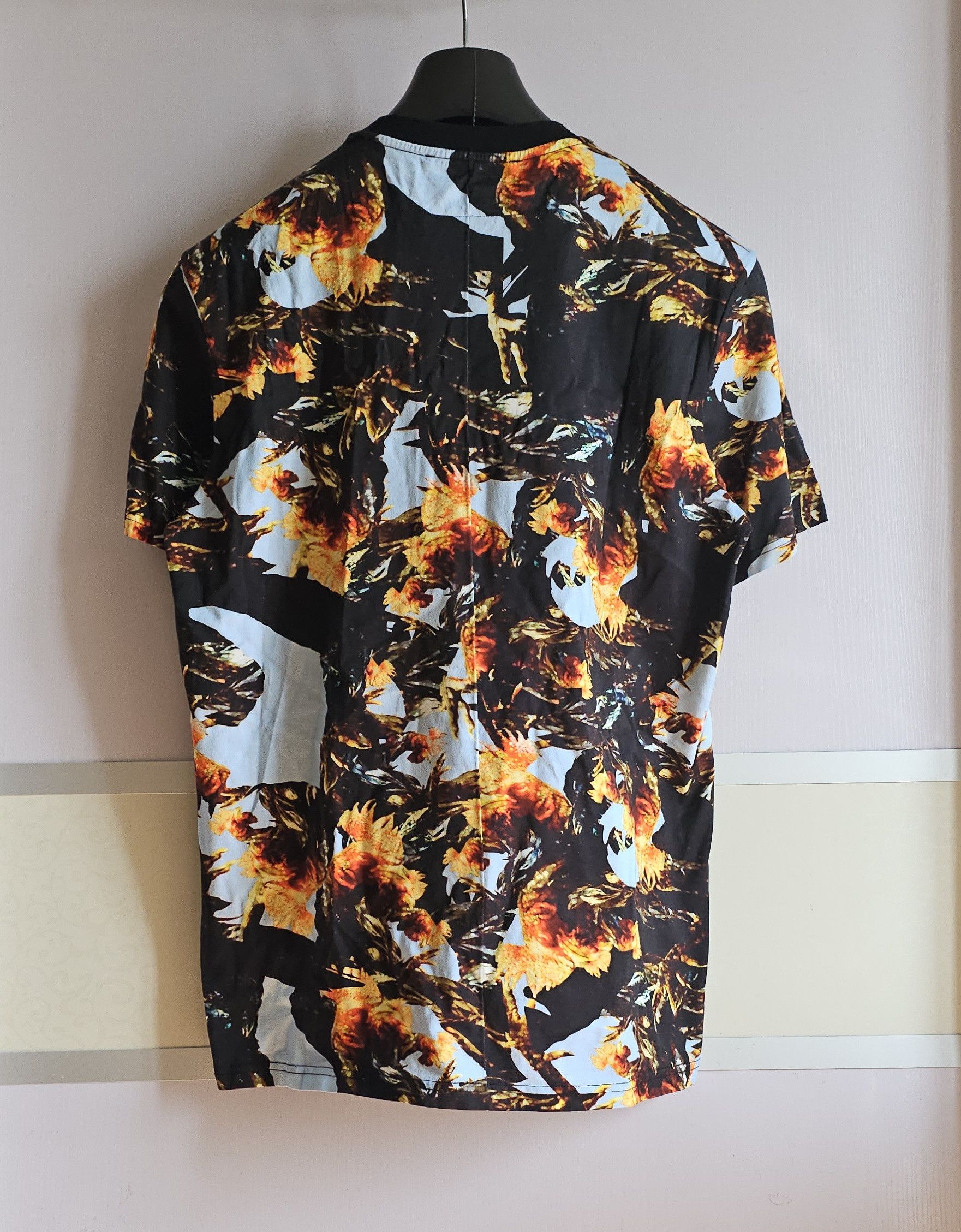 Givenchy Givenchy Floral Print Short Sleeve T-Shirt Size L Size US L / EU 52-54 / 3 - 3 Thumbnail