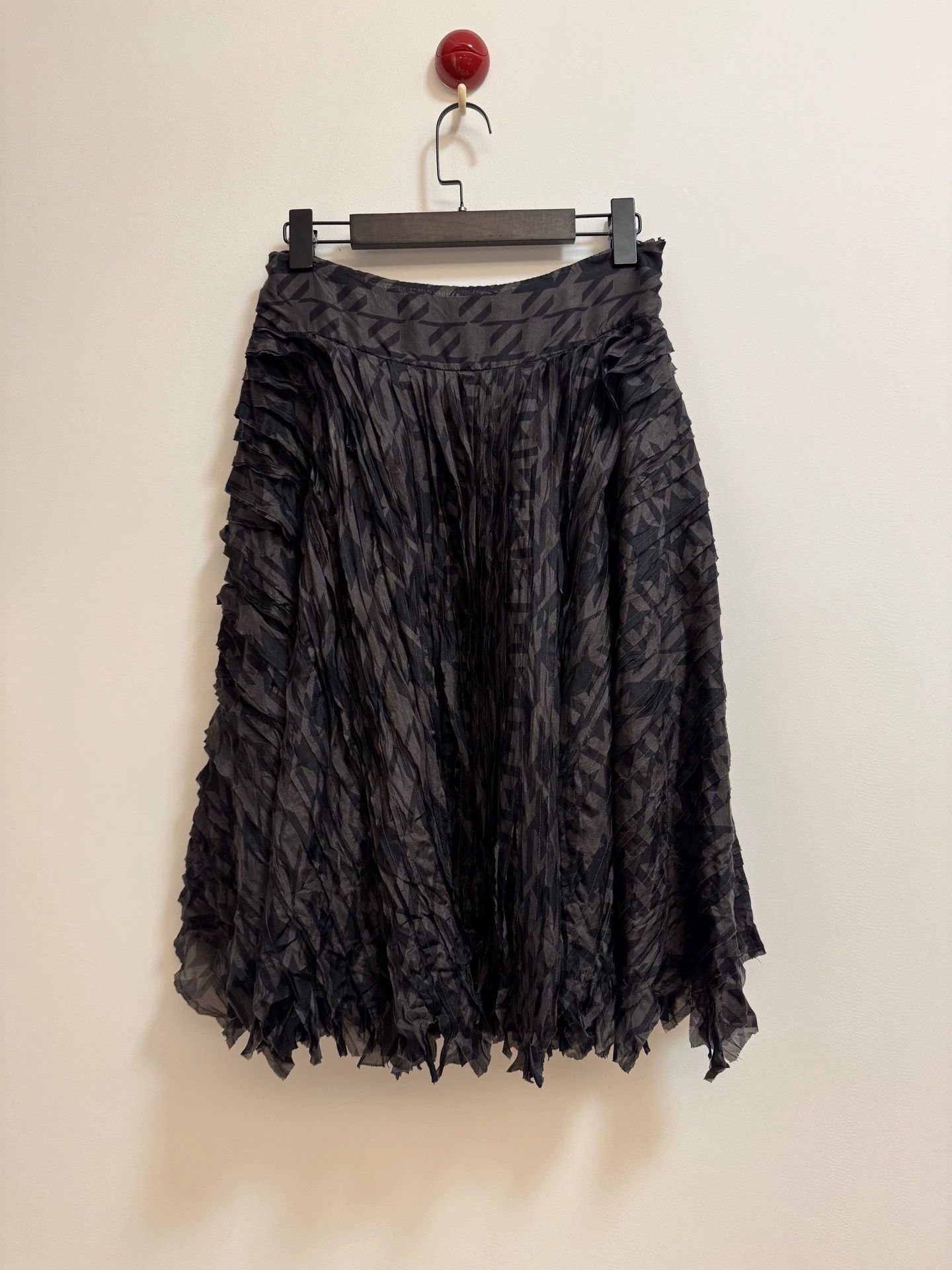 DKNY Vintage DKNY Pleated Textured Silk Skirt M Size 27" / US 4 / IT 40 - 5 Thumbnail