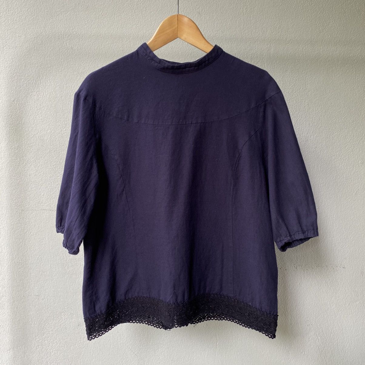 Issey Miyake I.S. Dark Navy Back Button Blouse with Lace Hem Size M / US 6-8 / IT 42-44 - 11 Thumbnail