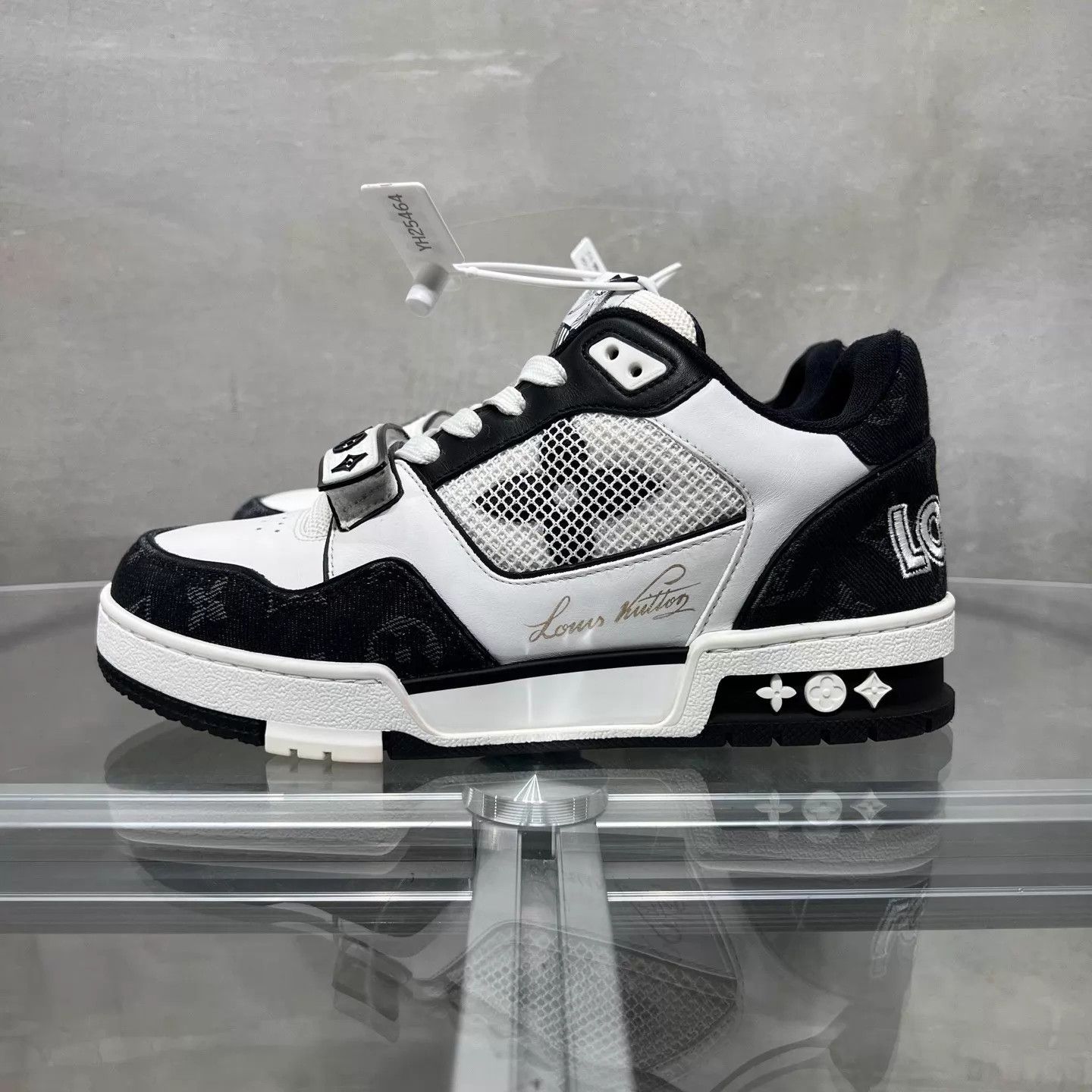 Louis Vuitton LV Trainer Velcro Women's Black White UK3 (37) Size US 5.5 / IT 35.5 - 3 Thumbnail