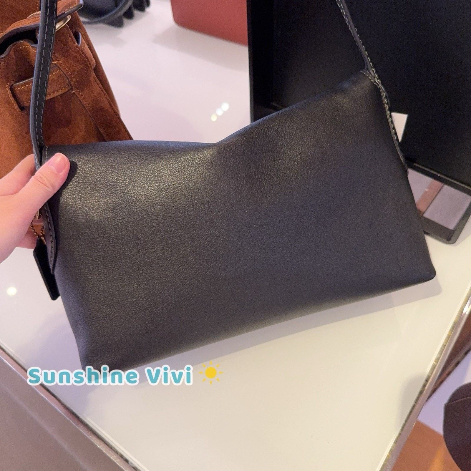 Coach NWT Coach Chelsea Shoulder Bag 30 Black grain Leather Cds58 Size ONE SIZE - 6 Thumbnail