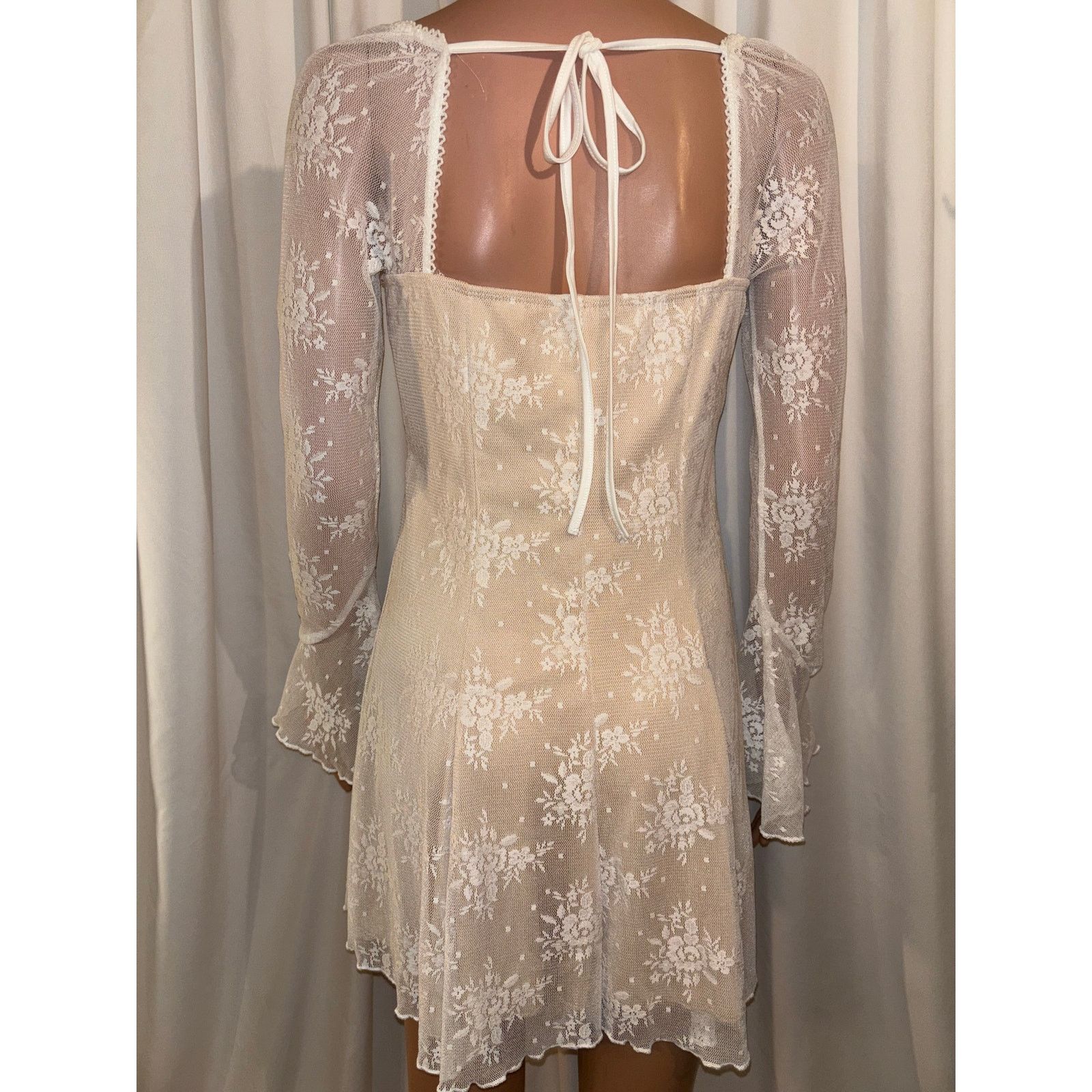 Shein SHEIN Size Medium Long Sleeved Sheer Lace Mini Dress Size M / US 6-8 / IT 42-44 - 4 Thumbnail