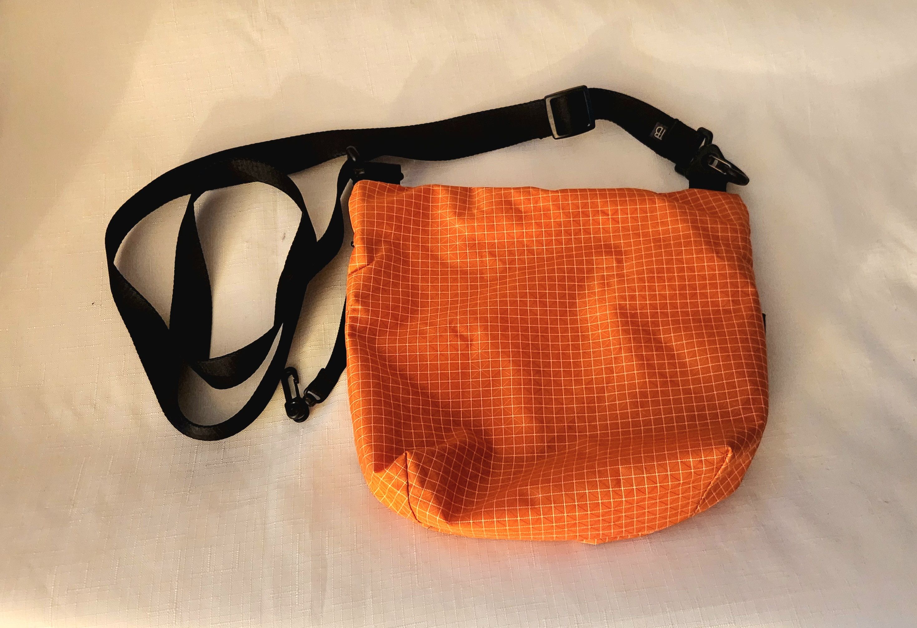 Tom Bihn Tom Bihn Rogue Sacoche Crossbody Bag Zest 200 Halcyon Orange Size ONE SIZE - 12 Thumbnail