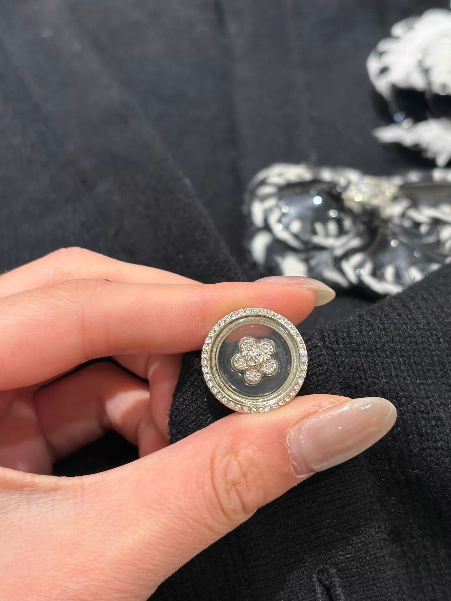 Chanel Chanel 23K Camellia Black Vest Quinlin 99 36 1BroochMissing Size XS / US 0-2 / IT 36-38 - 3 Thumbnail