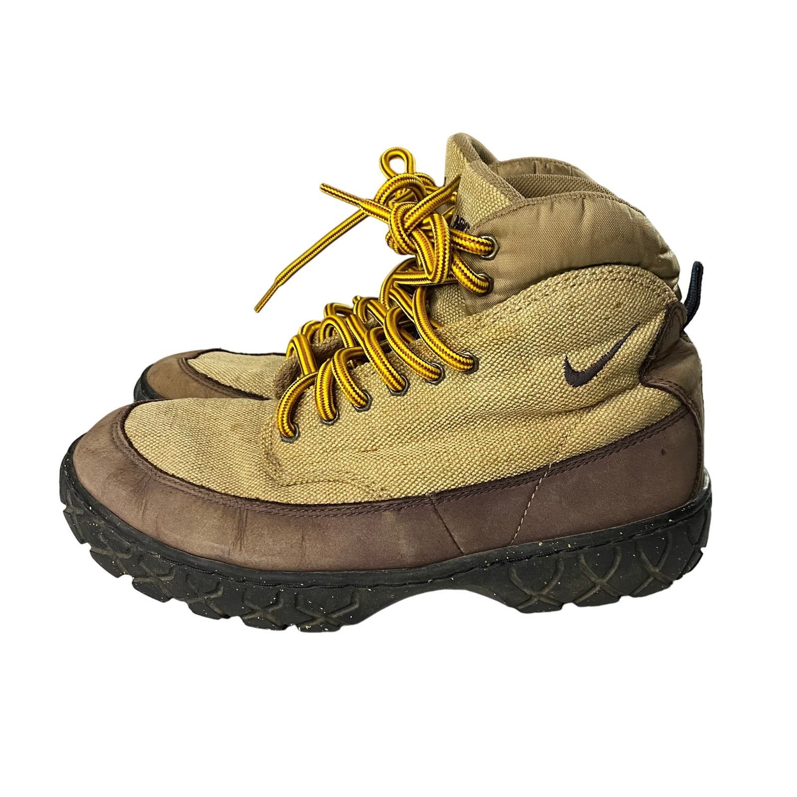 image of Vintage 90's Nike Acg Zion Boots Women's 7.5 Gorpcore in Brown