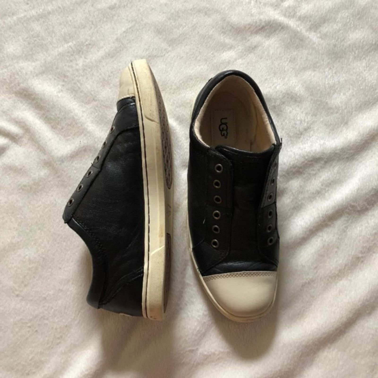Ugg UGG Black Leather Slip-On Sneakers| Sz 8 Size US 8 / IT 38 - 2 Thumbnail