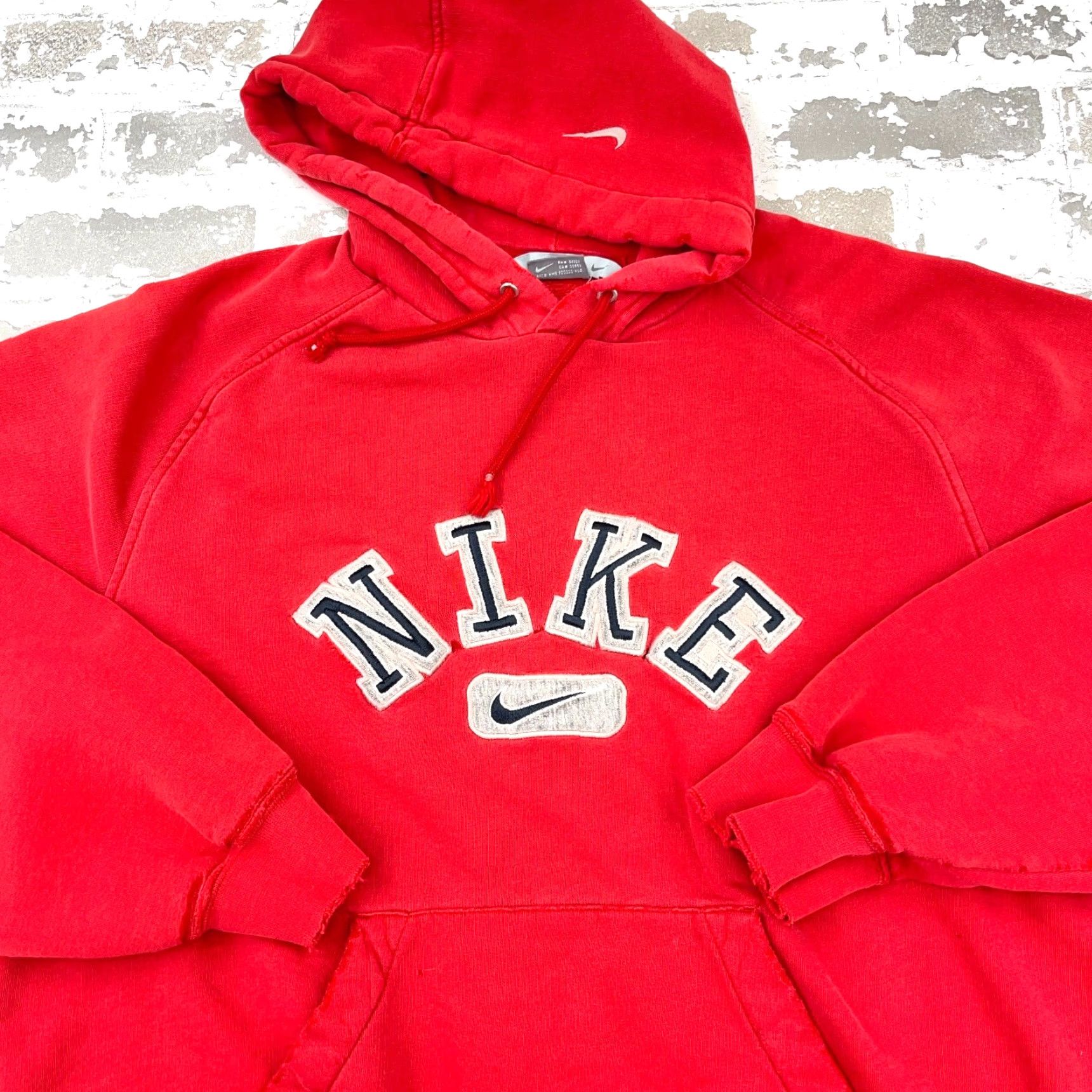 Nike VINTAGE Nike Hoodie Men Large Red Sweatshirt Pullover 90s Logo All Seasons Grunge Size US L / EU 52-54 / 3 - 2 Thumbnail