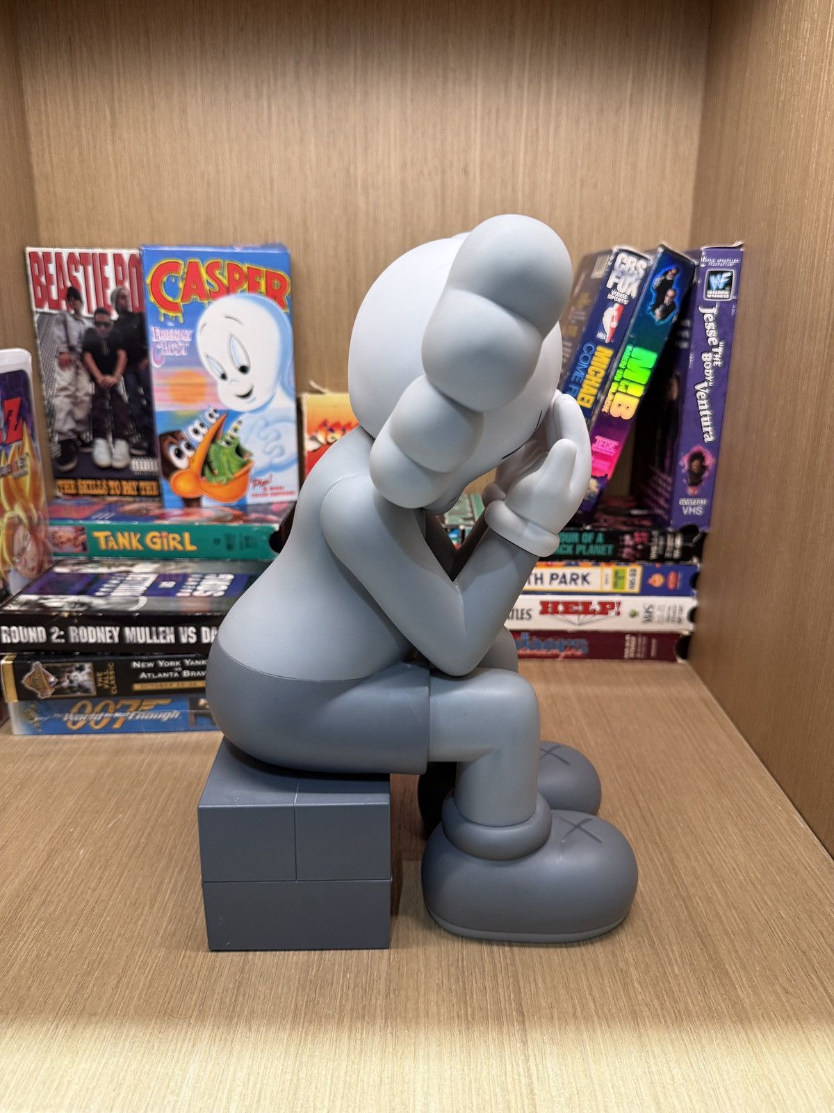 Kaws 2013 Kaws Passing Through Companion Gray Figure with Box Size ONE SIZE - 6 Thumbnail