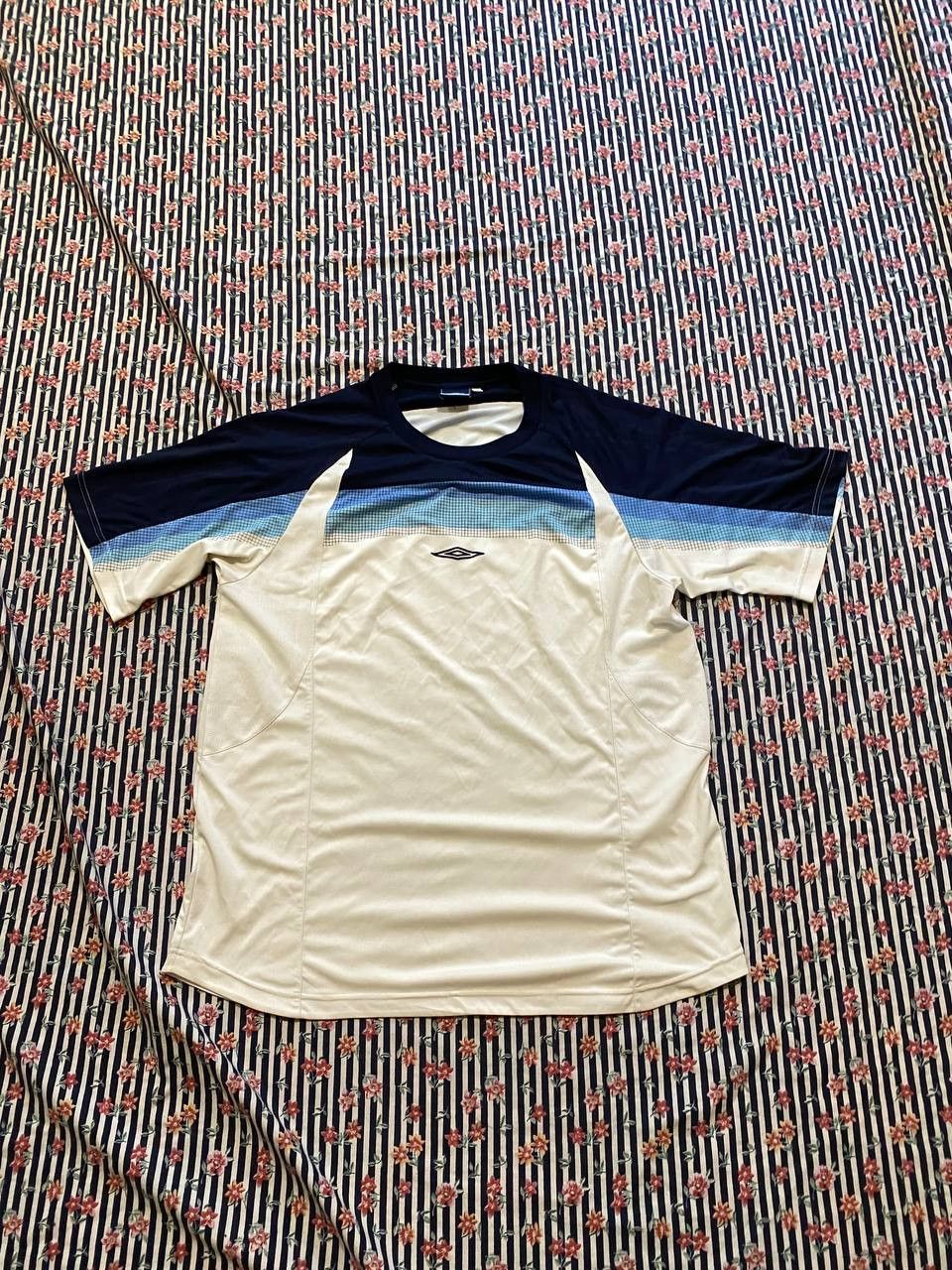 Umbro Umbro logo Streetwear T-Shirt Y2K Vintage Size US XL / EU 56 / 4 - 4 Thumbnail