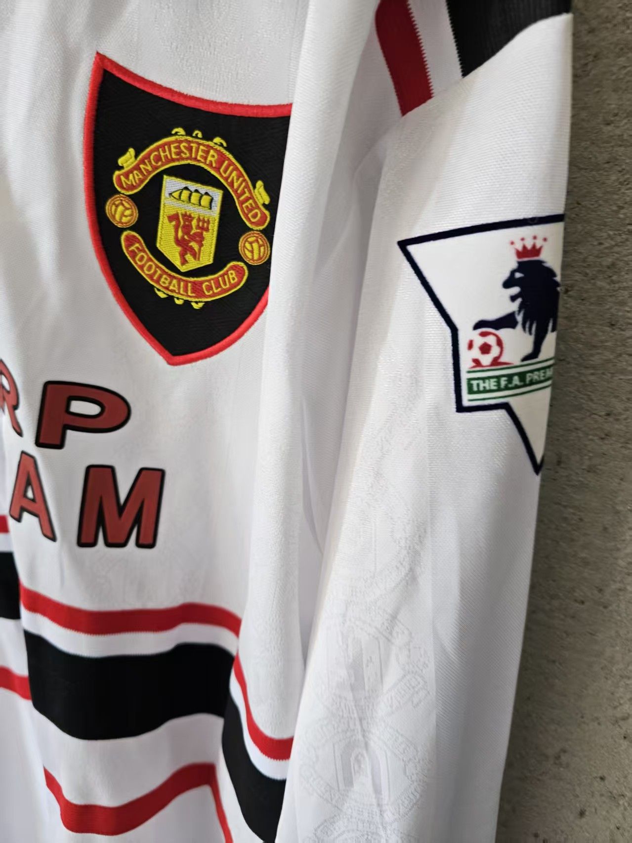 Other 1998 MUFC 7 Beckham Jersey Away Longsleeve Size US L / EU 52-54 / 3 - 3 Thumbnail