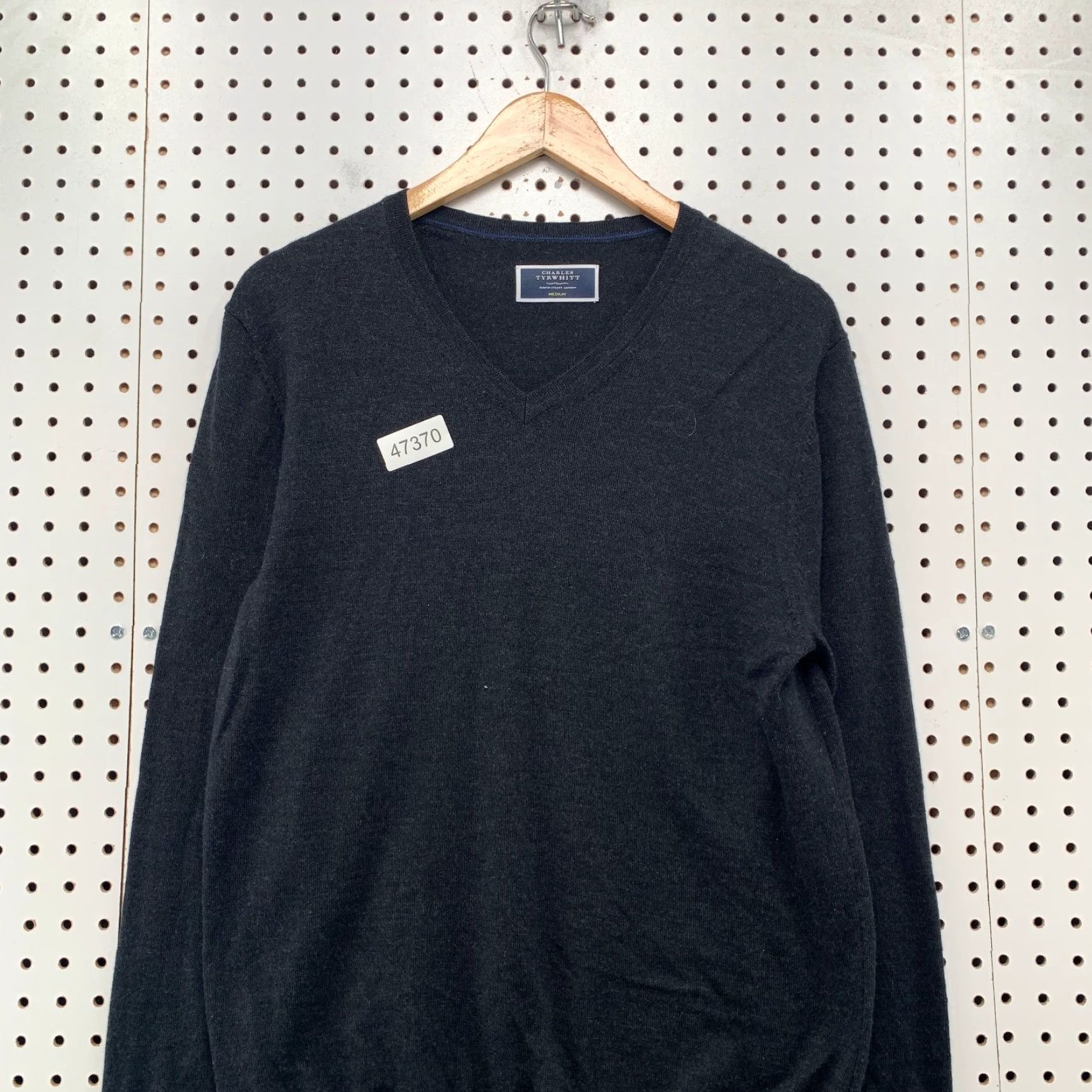 Charles Tyrwhitt Charles Tyrwhitt Sweater Mens Medium Black V-Neck 100% Merino Wool Pullover Knit Wool Slim Fit Casual Regular Mens Size US M / EU 48-50 / 2 - 5 Thumbnail