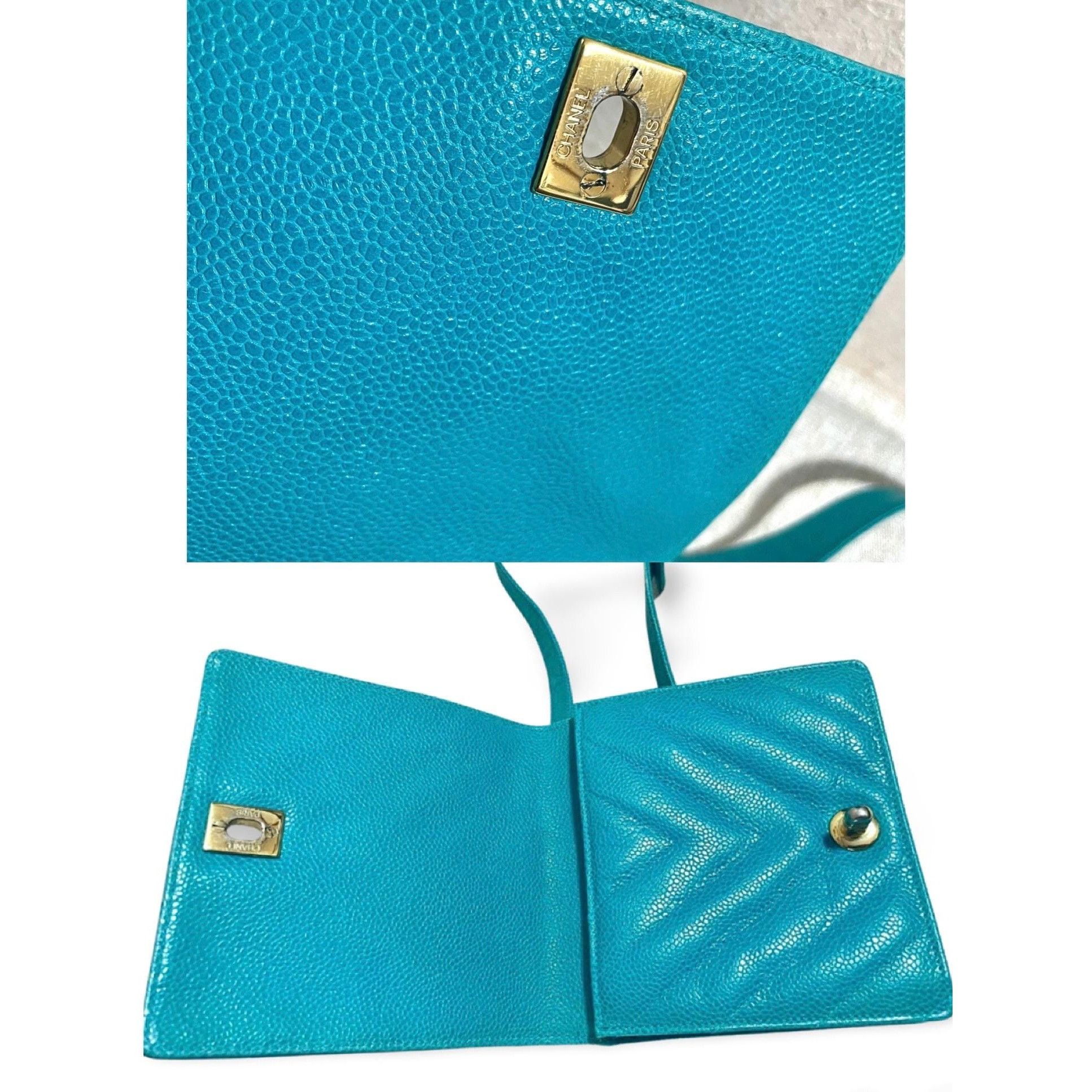 Chanel Vintage CHANEL blue caviar v stitch, chevron fanny pack. Size ONE SIZE - 10 Thumbnail