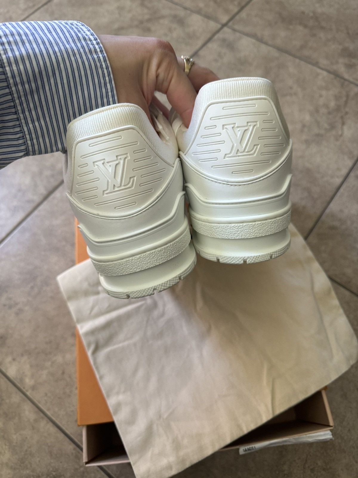 Louis Vuitton LV TRAINERS ALL WHITE Size US 10 / EU 43 - 10 Thumbnail