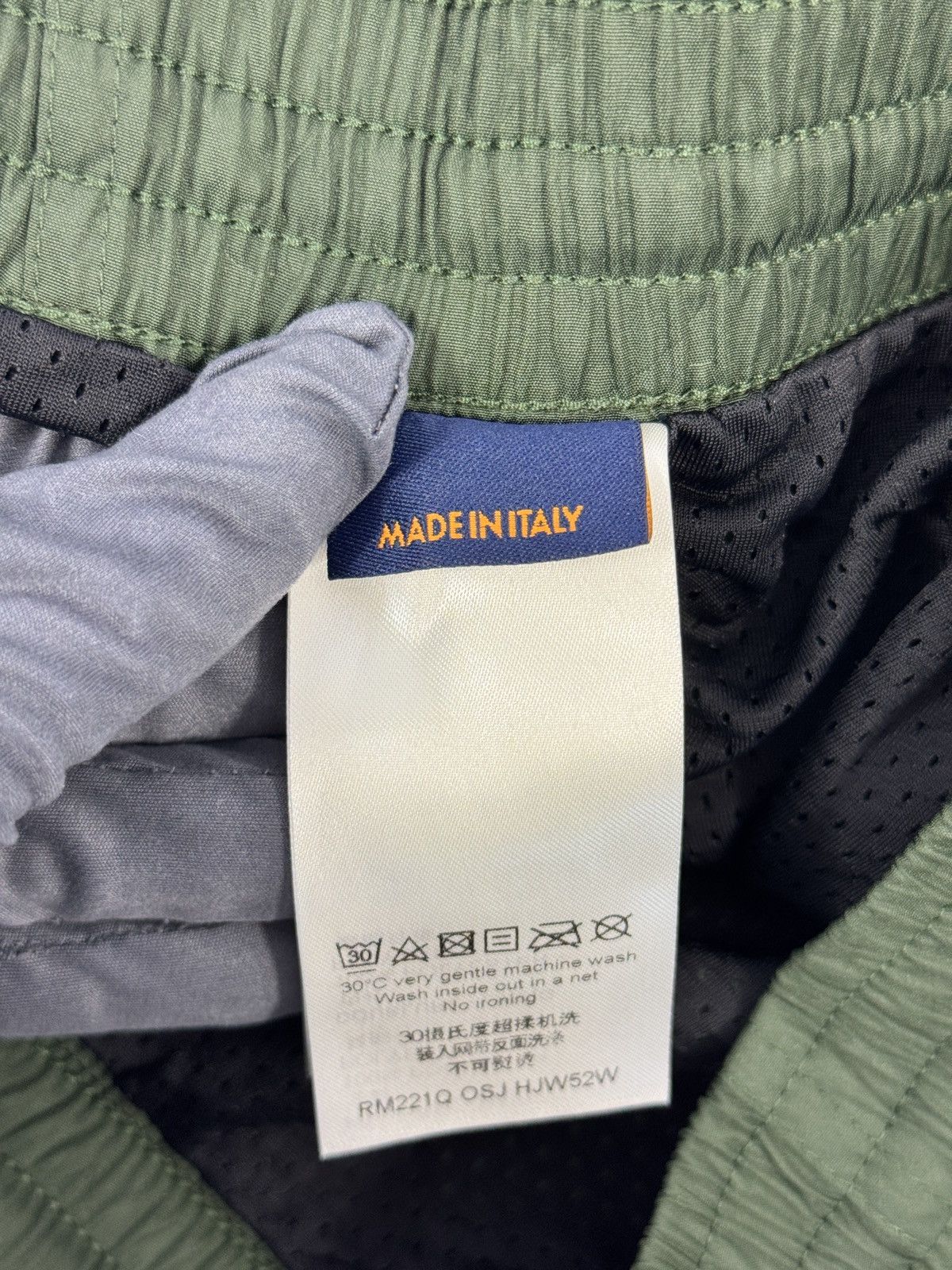Louis Vuitton MONOGRAM PRINT SWIMSHORTS Size US 29 - 8 Thumbnail