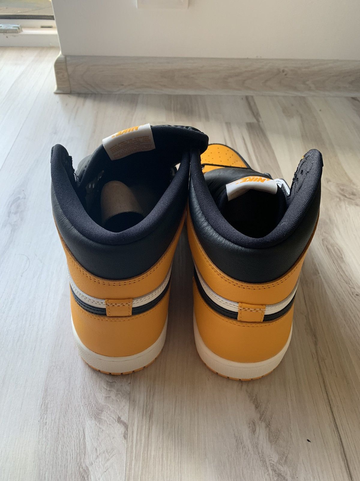 Nike Air Jordan 1 Retro High TAXI Yellow Toe Size US 10.5 / EU 43-44 - 5 Thumbnail