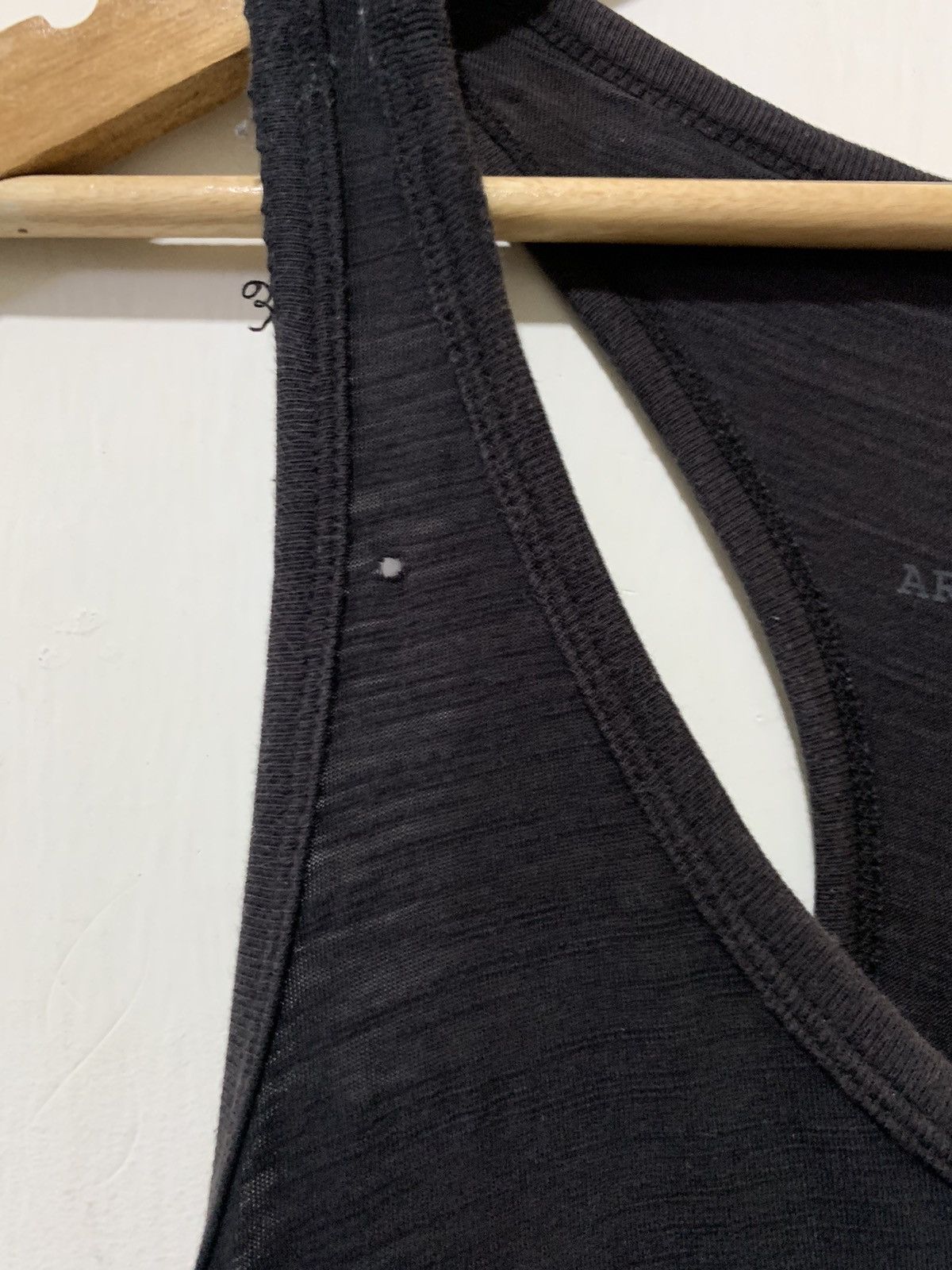 Uniqlo 🔥VINTAGE ARCHIE BRONSON BAND TANK TOP UNIQLO JAPAN Size US L / EU 52-54 / 3 - 12 Thumbnail