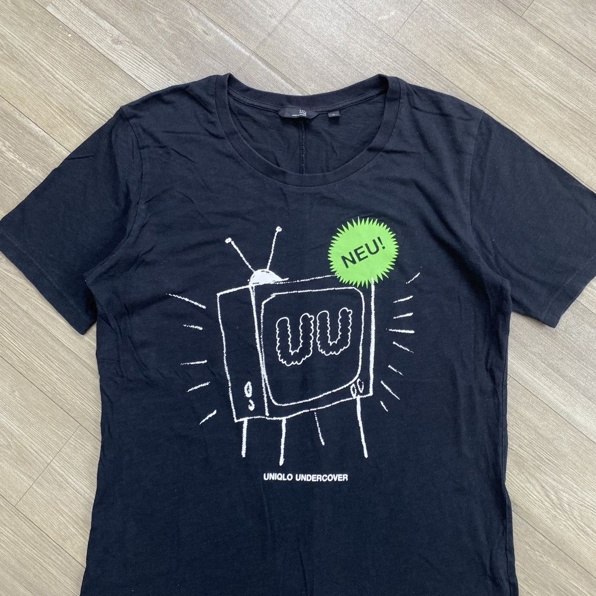 Undercover × Uniqlo Jun Takahashi Undercover X Uniqlo UU TV Big Logo Tee Size US L / EU 52-54 / 3 - 2 Thumbnail