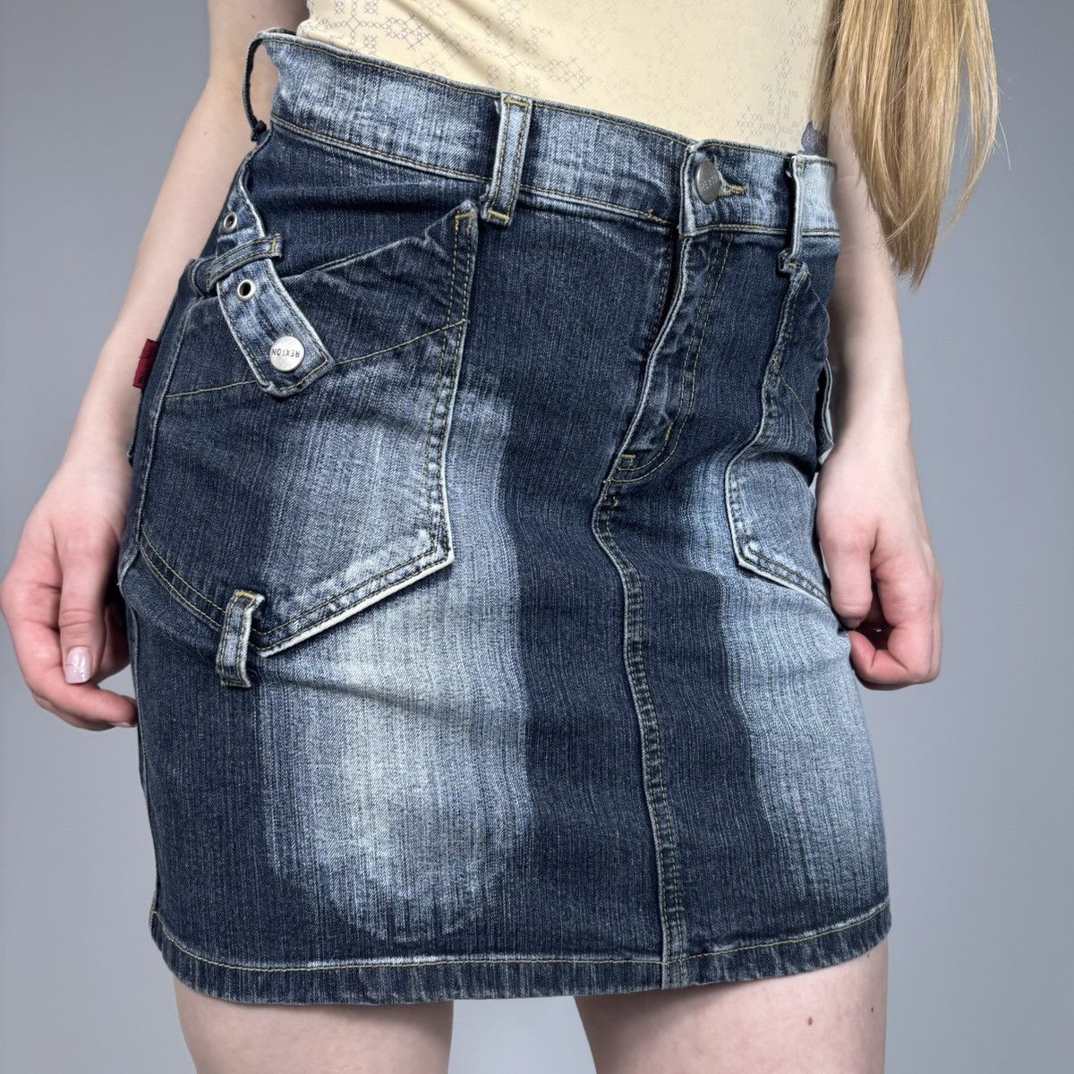 Japanese Brand Vintage Y2K Japanese Style Retro Denim Mini Skirt Size 25" / US 0 / IT 36 - 3 Thumbnail