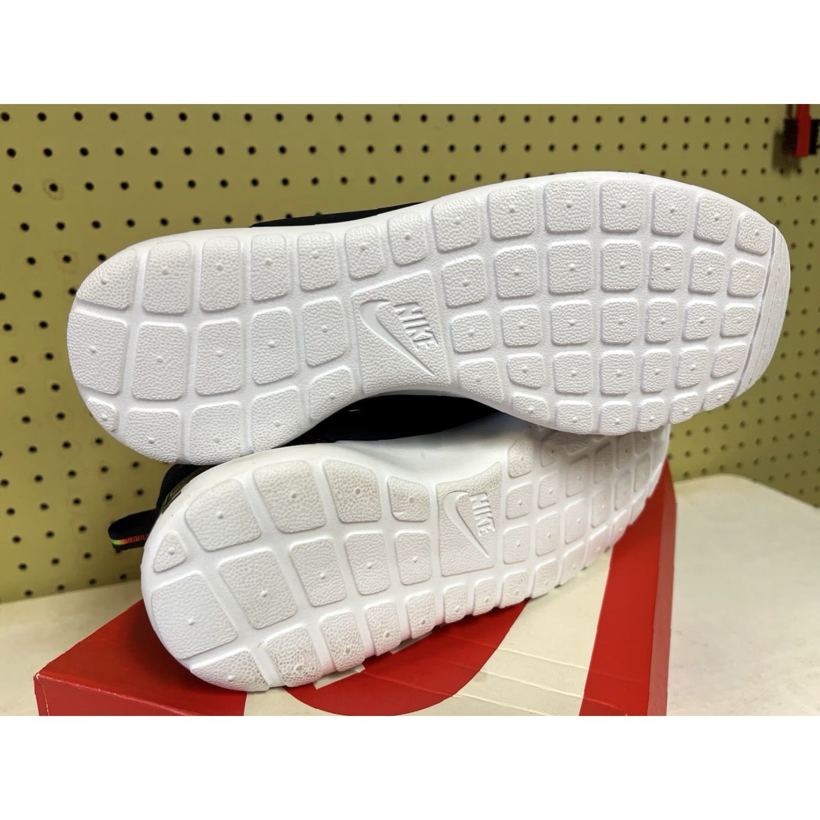 Nike Nike Roshe One BT QS Run "Be True" 808715-006 Mens Size 11.5 Multicolor Sneaker 2015 Box Size US 11 / EU 44 - 5 Thumbnail