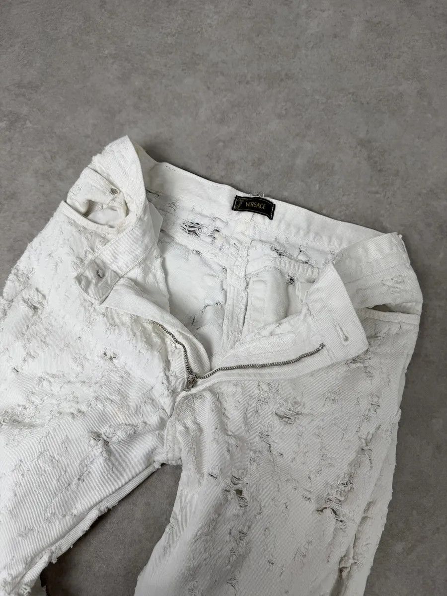 Versace 2000s Versace White Distressed Denim Jeans Size US 32 / EU 48 - 14 Thumbnail