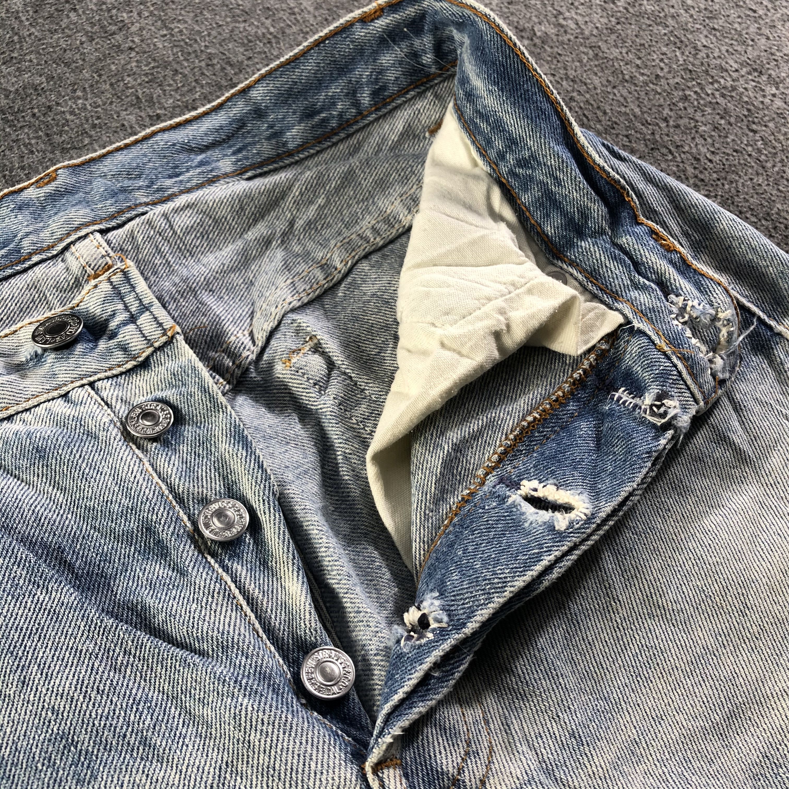 Levi's 90s Vintage Light Wash Levis 501 Jeans-J4537 Size US 26 / EU 42 - 7 Thumbnail