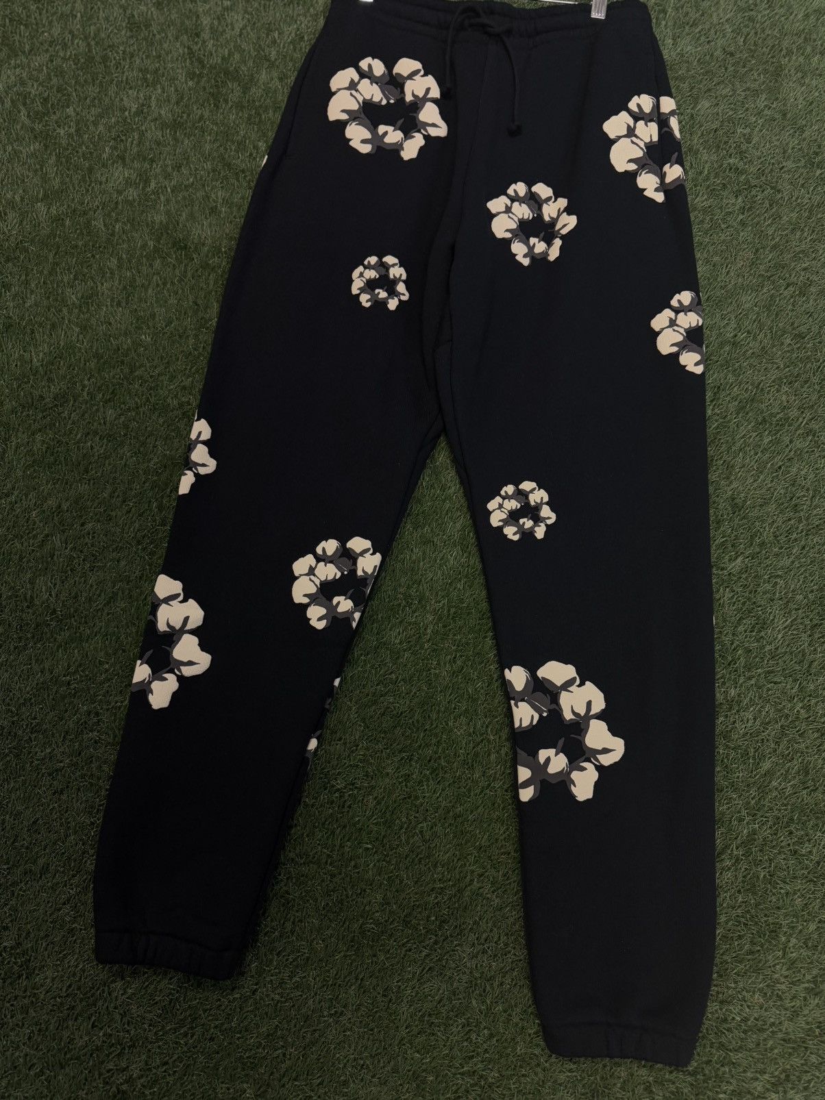 Cactus Plant Flea Market × DENIM TEARS Denim Tears x CPFM Cotton Wreath Sweatpants (S) (NEW) Size US 28 / EU 44 - 3 Thumbnail