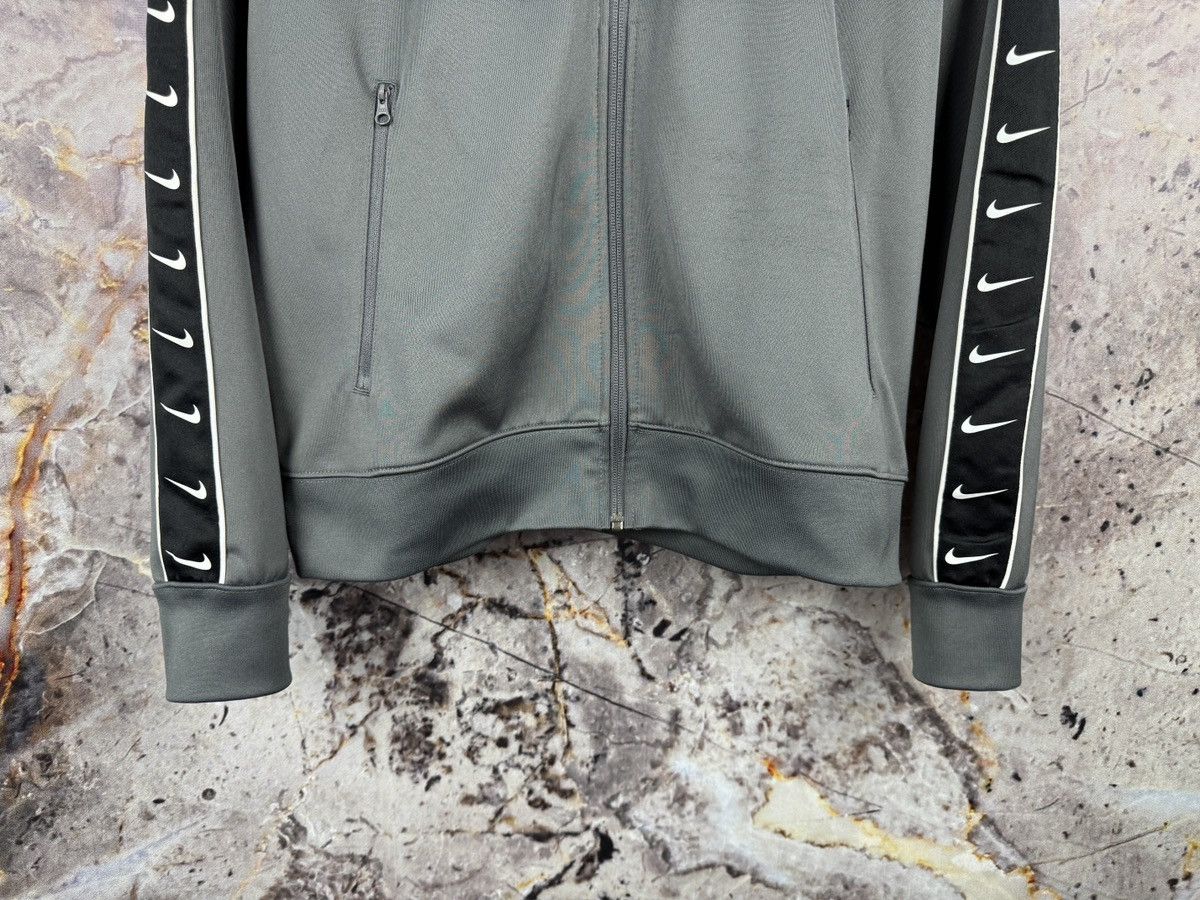 Nike Nike Repeat Swoosh Full Zip Hoodie Grey Black Track Jacket Size US M / EU 48-50 / 2 - 4 Thumbnail