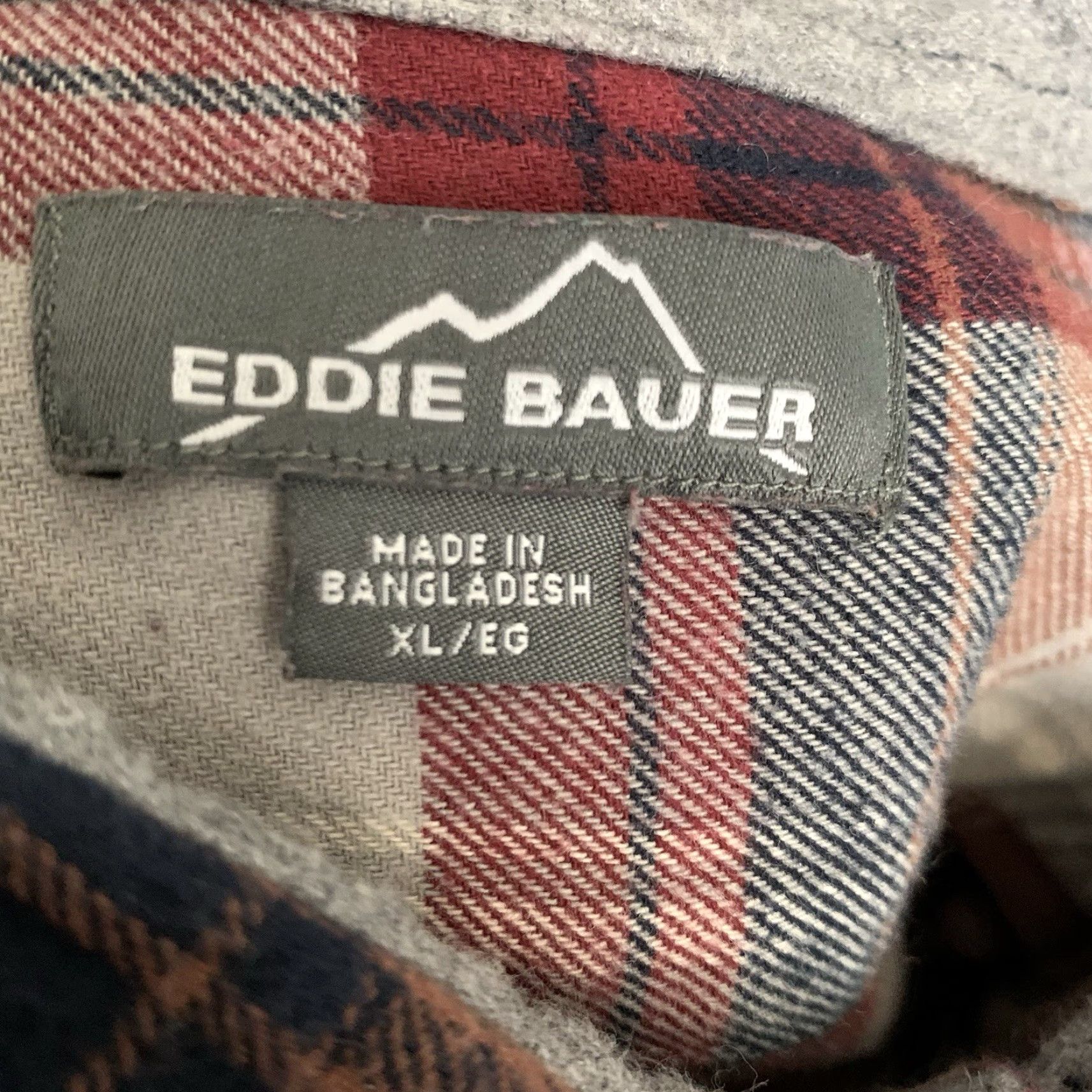 Eddie Bauer Eddie Bauer Flannel Shirt Mens XL Gray Red Plaid 100% Cotton Relaxed Fit Button-Up Size US XL / EU 56 / 4 - 2 Thumbnail