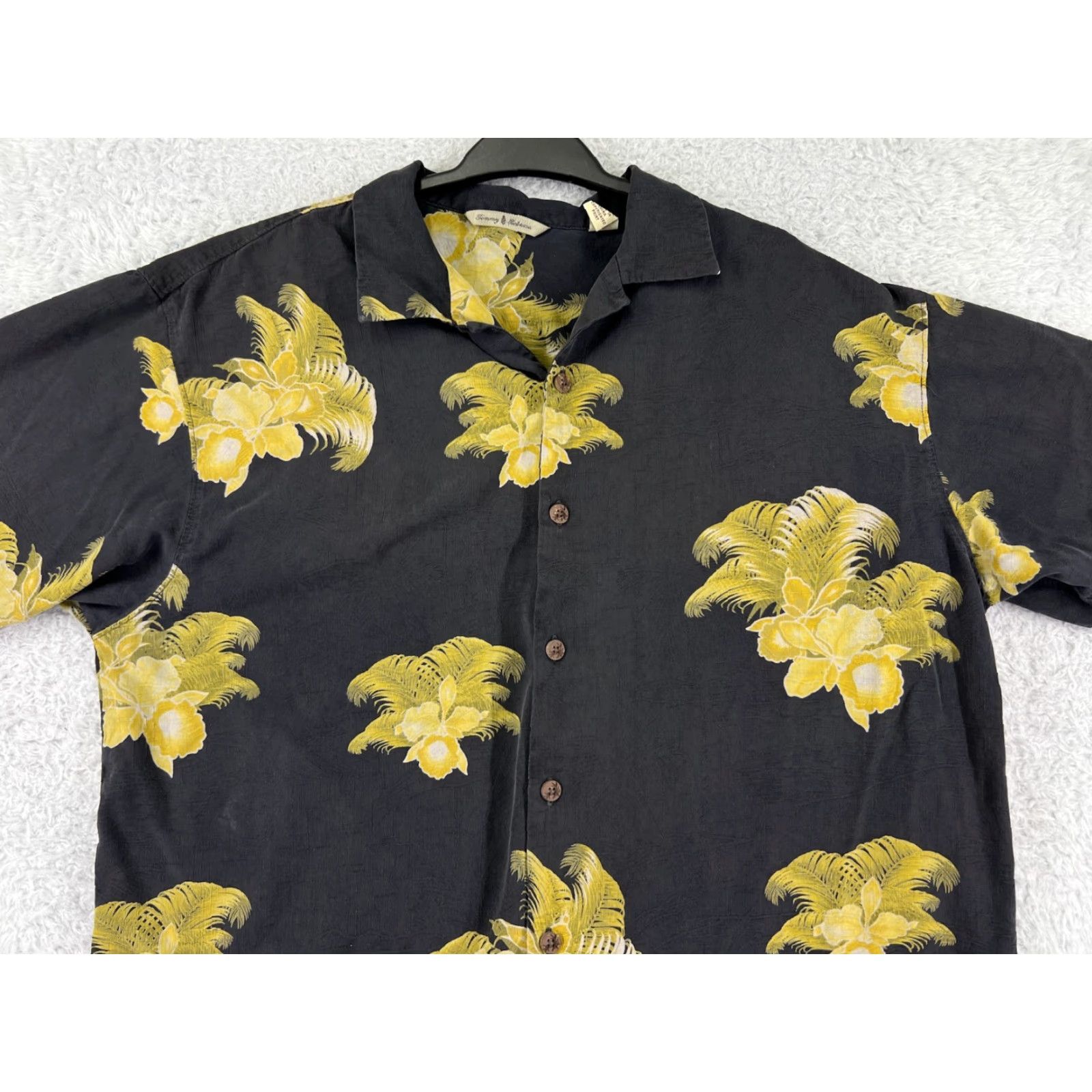Tommy Bahama Tommy Bahama Shirt Men Large Black Yellow Floral Hawaiian 100% Silk Beach Resort Shirt Adult Large Black Floral Hawaii Aloha Resort Mens Size US L / EU 52-54 / 3 - 4 Thumbnail