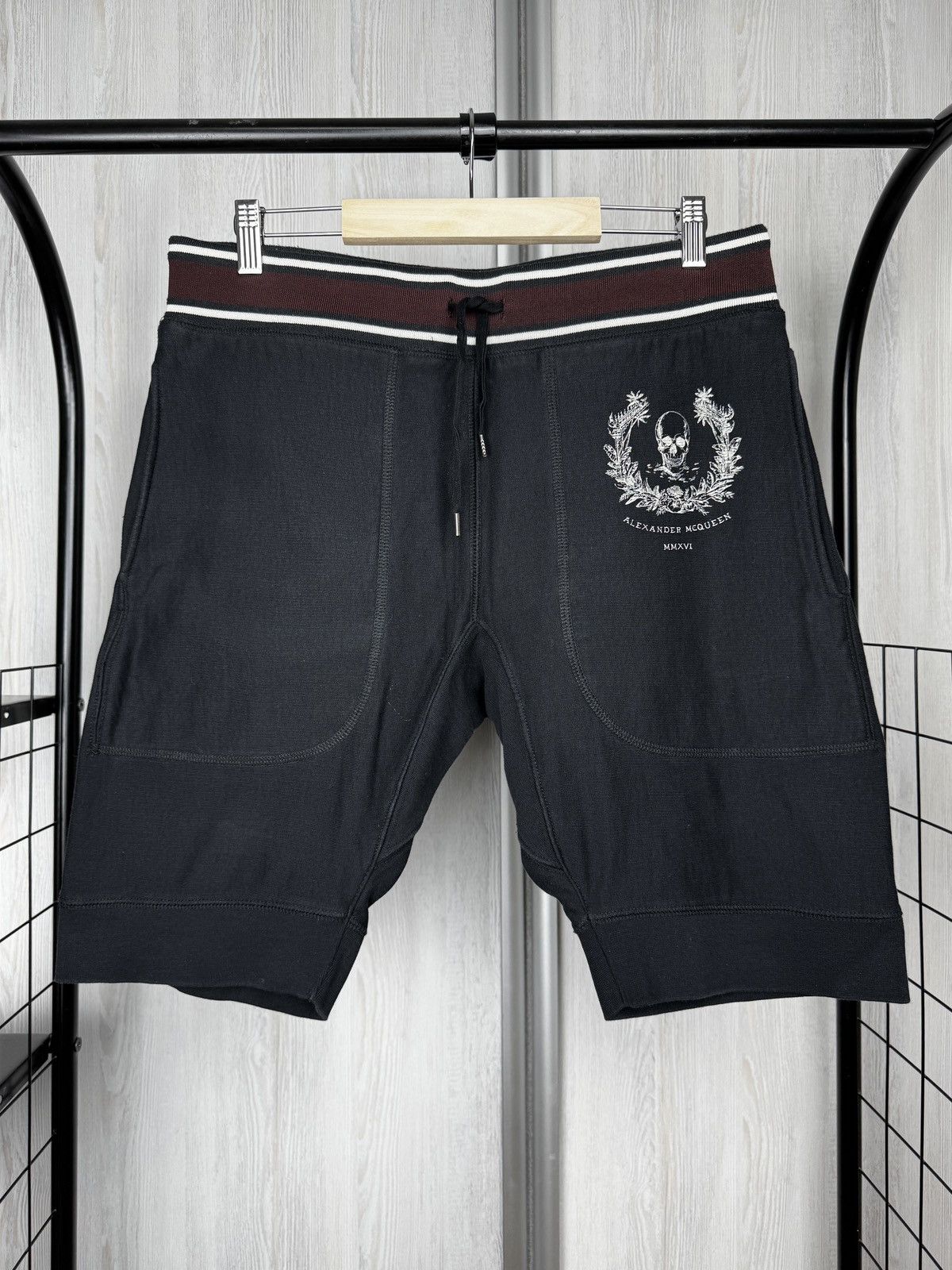 Alexander McQueen Alexander McQueen MMXVI Skull black sweat shorts Italy M Size US 32 / EU 48 - 2 Thumbnail