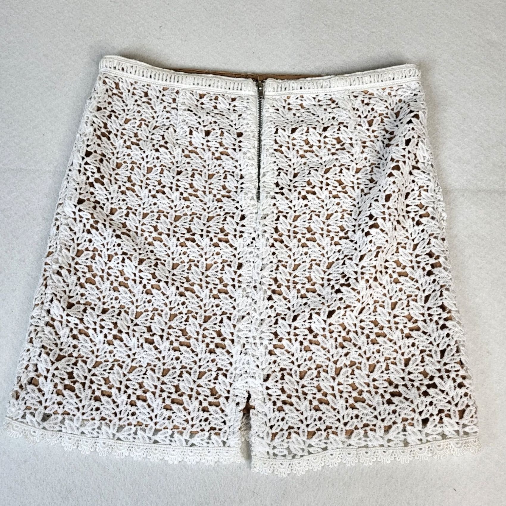 Vintage KENDALL & KYLIE Women's White Floral Lace Zip Mini Lined Skirt Size M Size 32" / US 10 / IT 46 - 4 Thumbnail