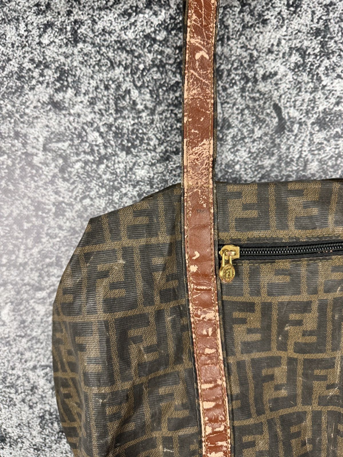 Fendi Rare Fendi Monogram Bag Made in Italy Vintage Luxury Size ONE SIZE - 19 Thumbnail