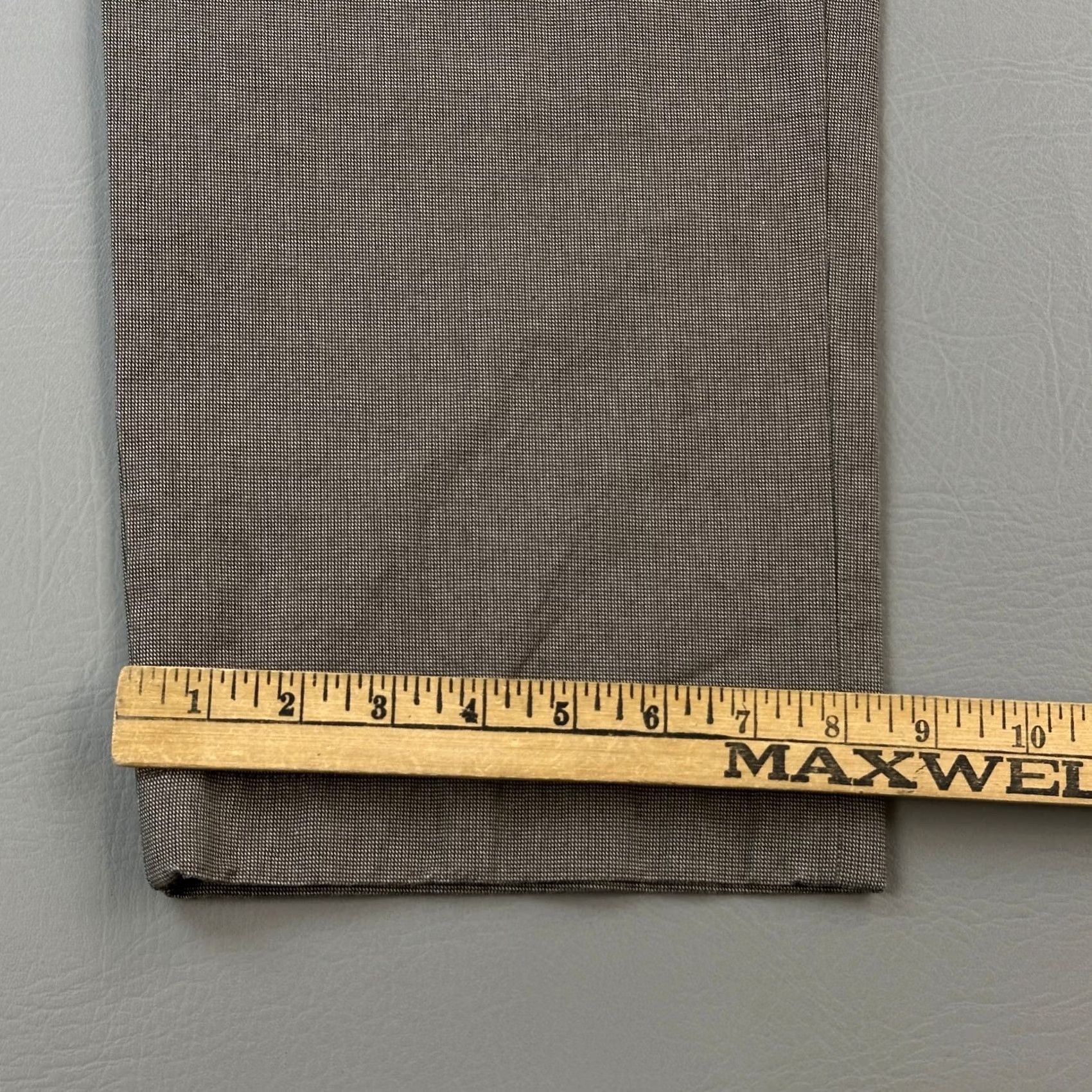 Brooks Brothers Brooks Brothers 346 Pants Mens 33x30 Flat Front Chino Casual Relaxed Brown Solid 30 in inseam, Regular Waist 33 in, Logo, Preppy, Retro, Mens Size US 34 / EU 50 - 4 Thumbnail