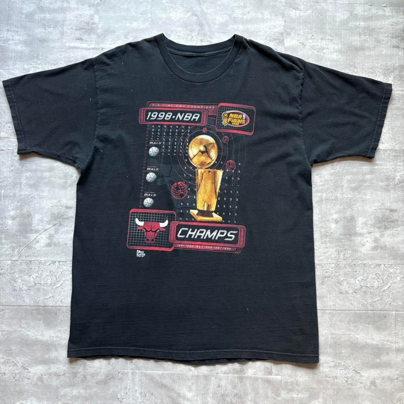 NBA Vintage 1990s chicago bulls t shirt Size US XL / EU 56 / 4 - 1 Thumbnail