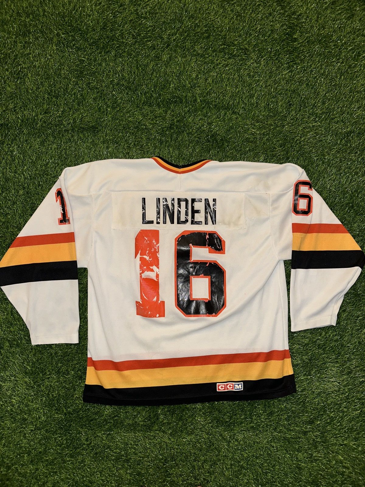 NHL Vintage CCM nhl vancouver canucks flying skate trevor linden Size US L / EU 52-54 / 3 - 2 Thumbnail