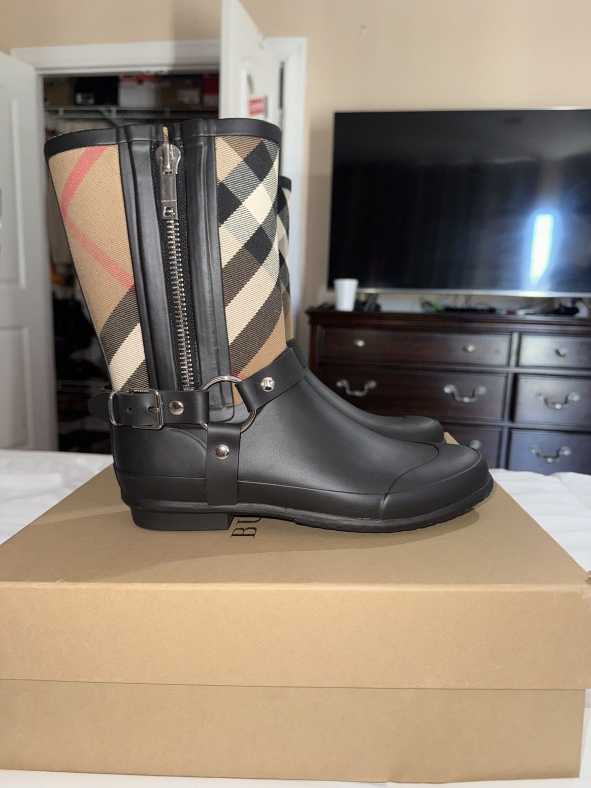 Burberry Burberry Nova Check Pattern Rubber Rain Boots Size US 7.5 / IT 37.5 - 1 Thumbnail