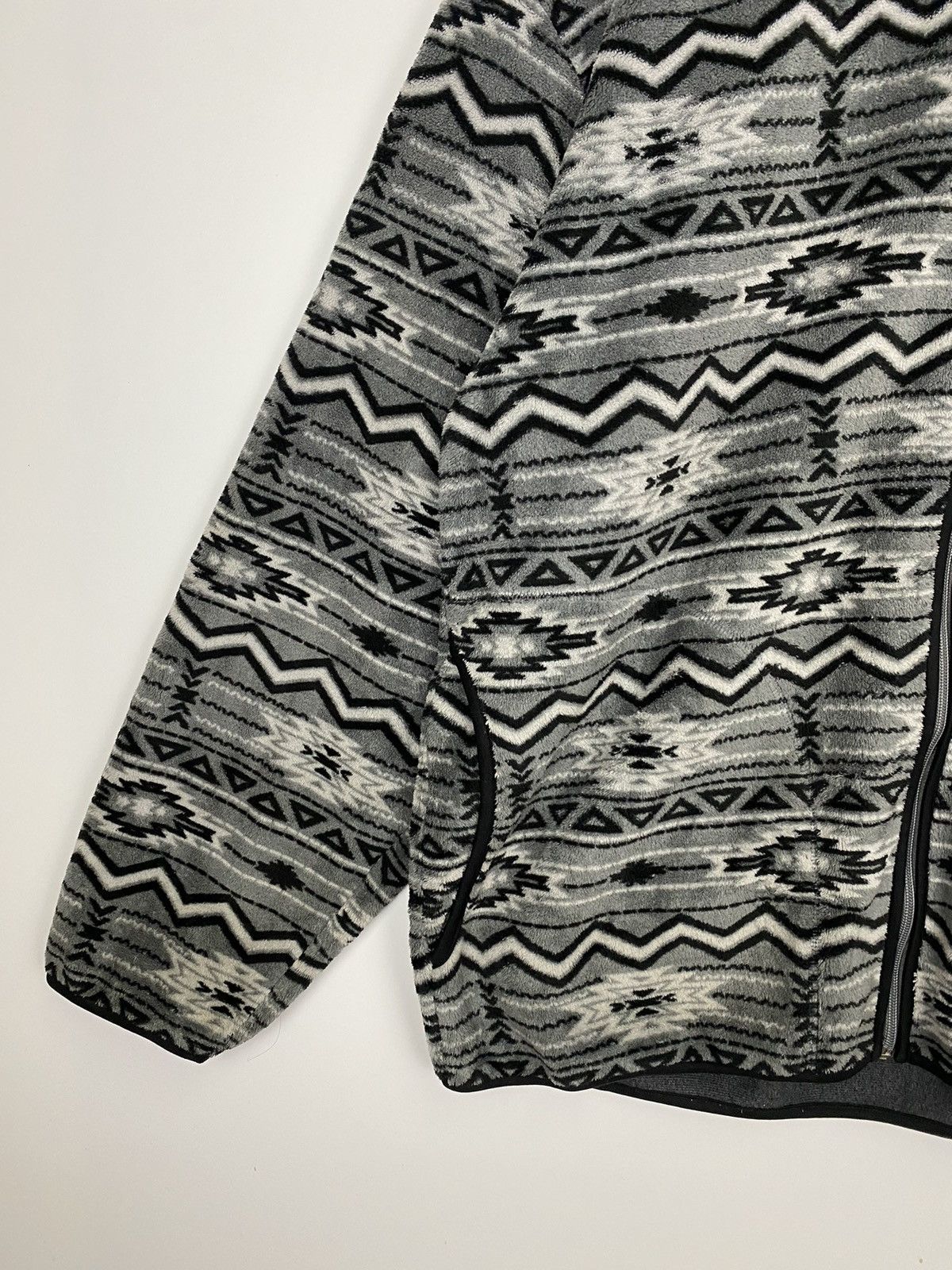 Vintage Vintage Fleece Jacket Navajo Style Size US XL / EU 56 / 4 - 6 Thumbnail
