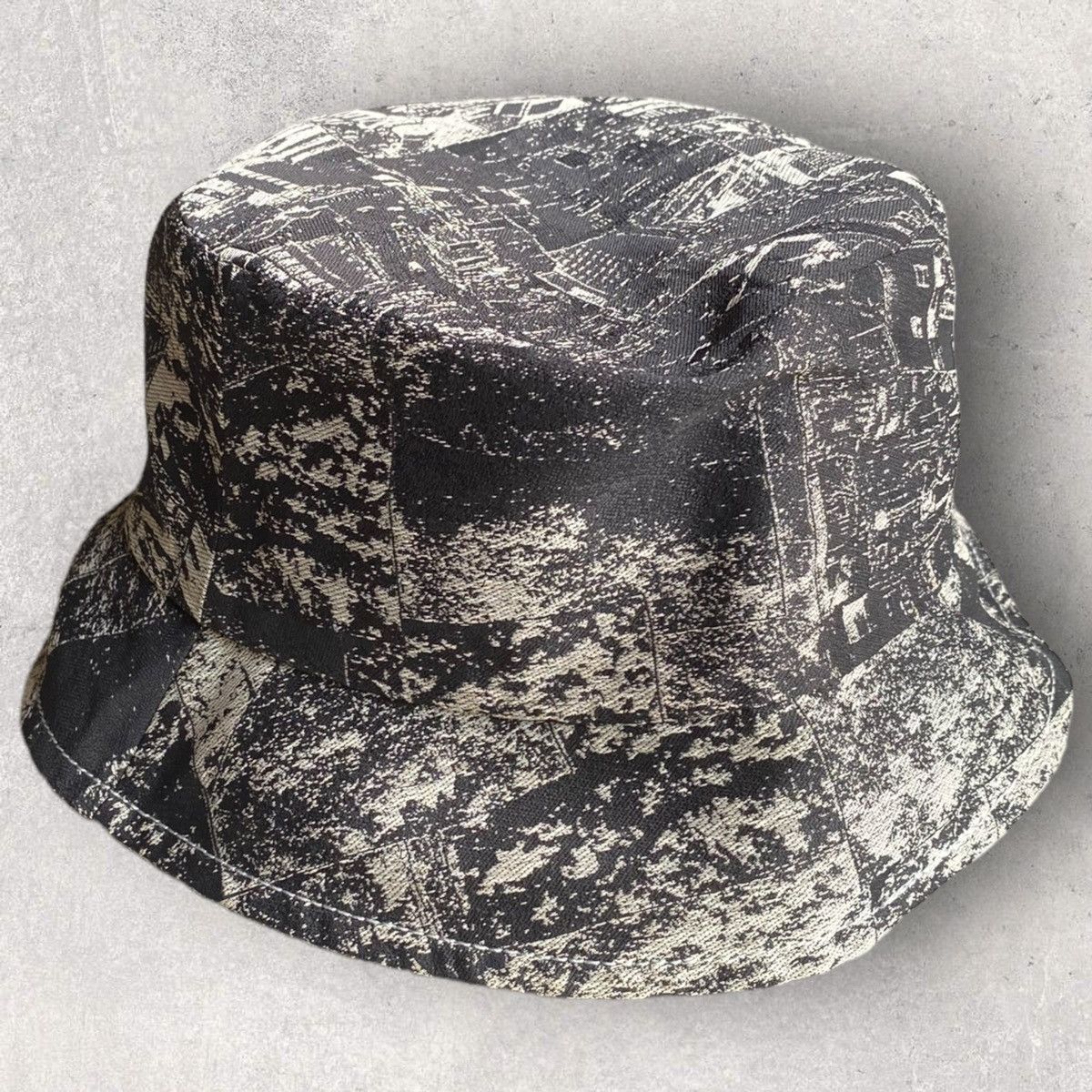 Issey Miyake 2024 APOC ABLE London Diorama Map Reversible Bucket Hat Size ONE SIZE - 1 Thumbnail